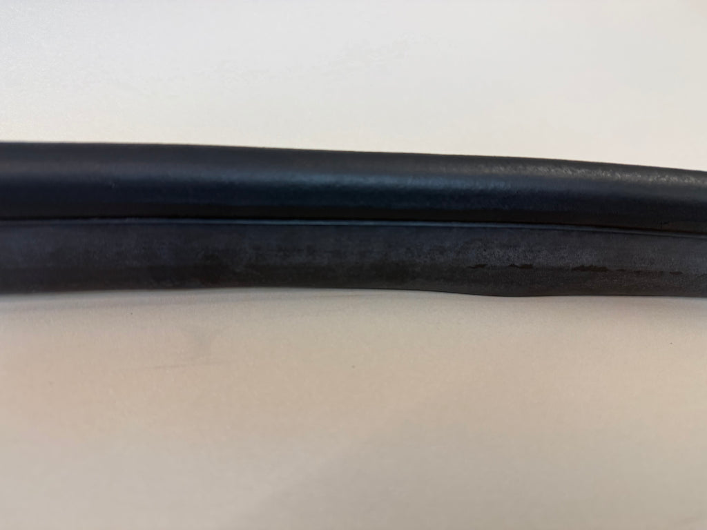 McLaren 540C 570S 570GT 600LT 2016-2021 RH Right Door Weatherstrip Seal Gasket OEM