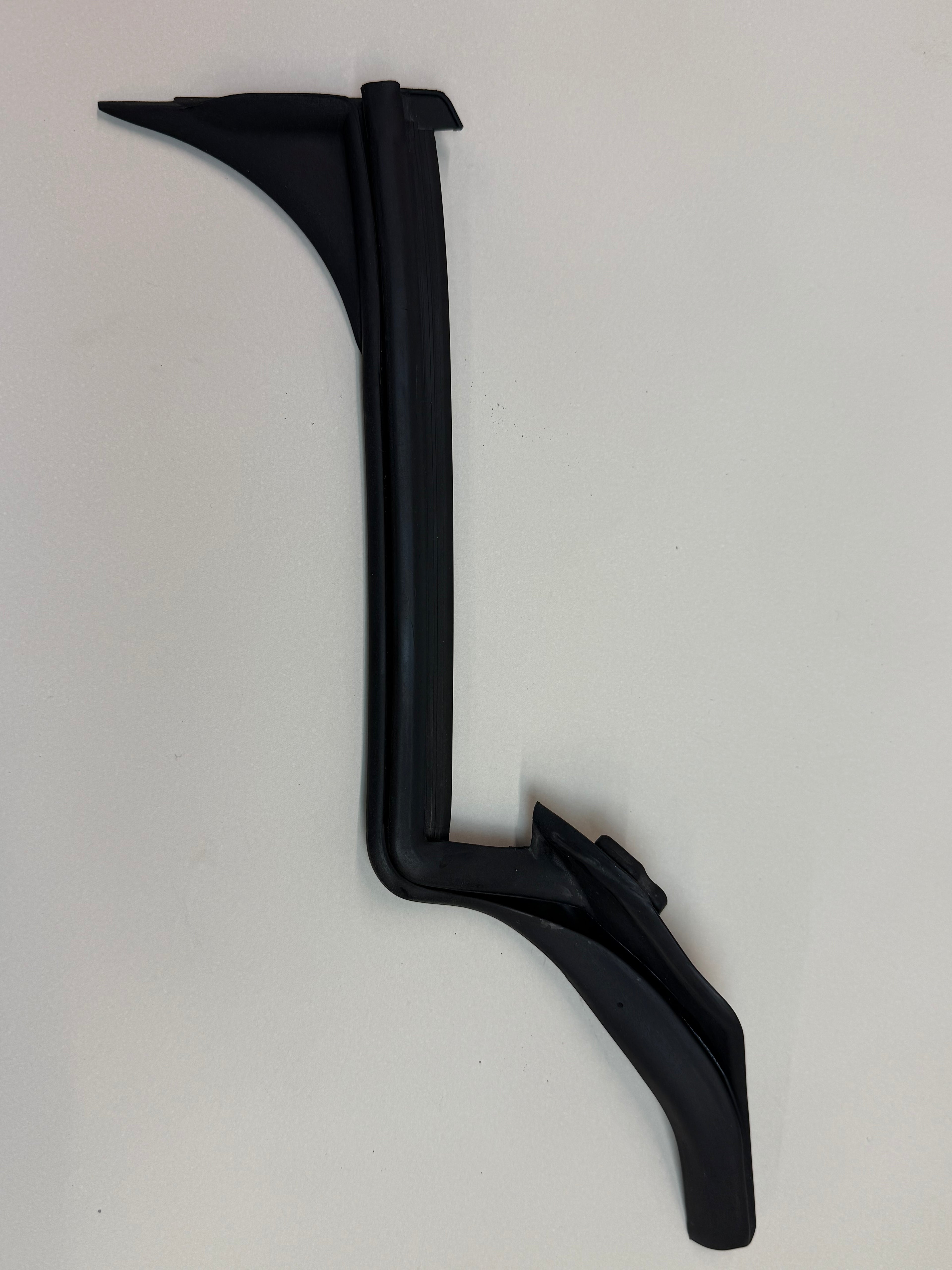 McLaren 540C 570S 570GT 600LT 2016-2021 LH Left Rear Quarter Window Weatherstrip Seal OEM 13A6347CP