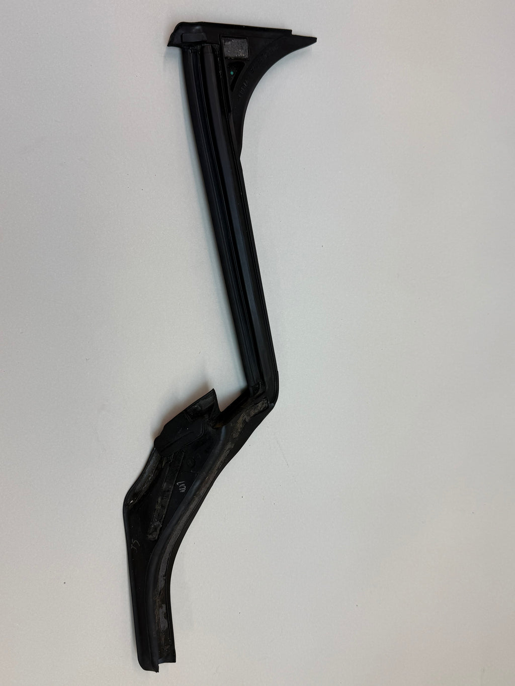 McLaren 540C 570S 570GT 600LT 2016-2021 LH Left Rear Quarter Window Weatherstrip Seal OEM 13A6347CP