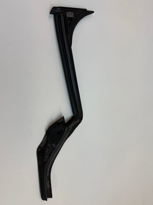 McLaren 540C 570S 570GT 600LT 2016-2021 LH Left Rear Quarter Window Weatherstrip Seal OEM 13A6347CP