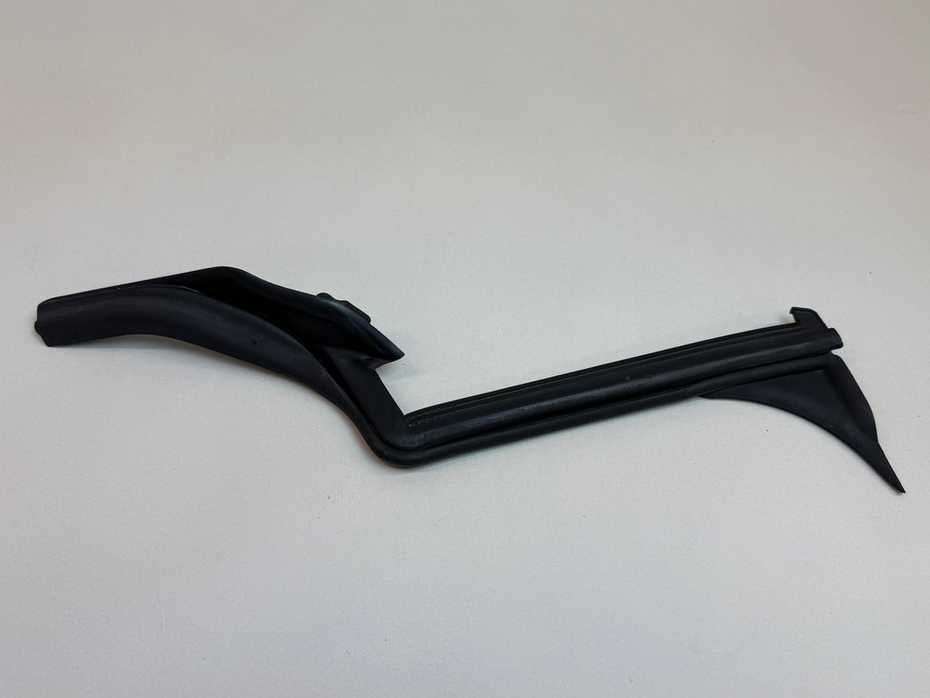 McLaren 540C 570S 570GT 600LT 2016-2021 RH Right Rear Quarter Window Weatherstrip Seal OEM 13A6349CP