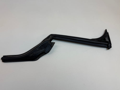McLaren 540C 570S 570GT 600LT 2016-2021 RH Right Rear Quarter Window Weatherstrip Seal OEM 13A6349CP