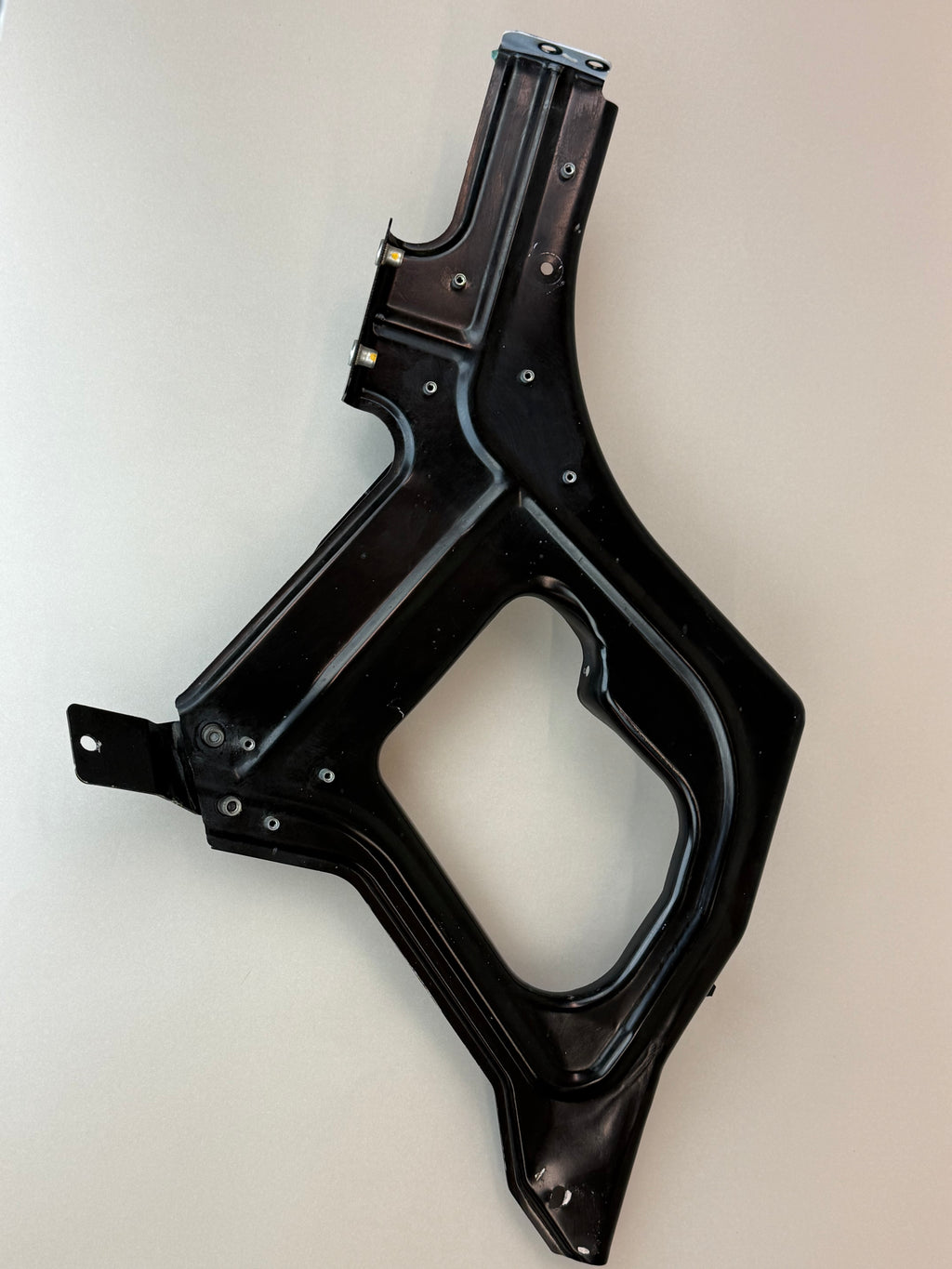 McLaren 540C 570S 570GT 600LT 2016-2021 RH Right Front Duct Mount Bracket OEM 13AA769CP