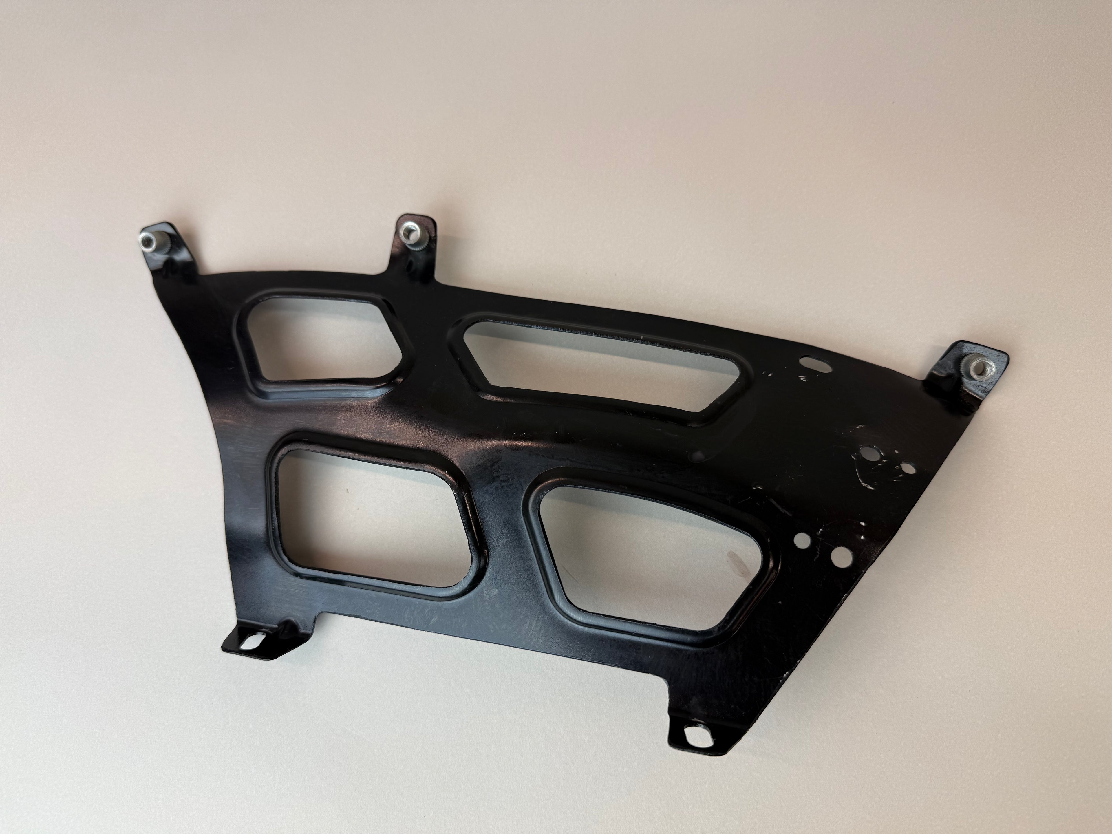 McLaren 540C 570S 570GT 600LT 2016-2021 RH Right Front Fender Bracket OEM 13A4965CP