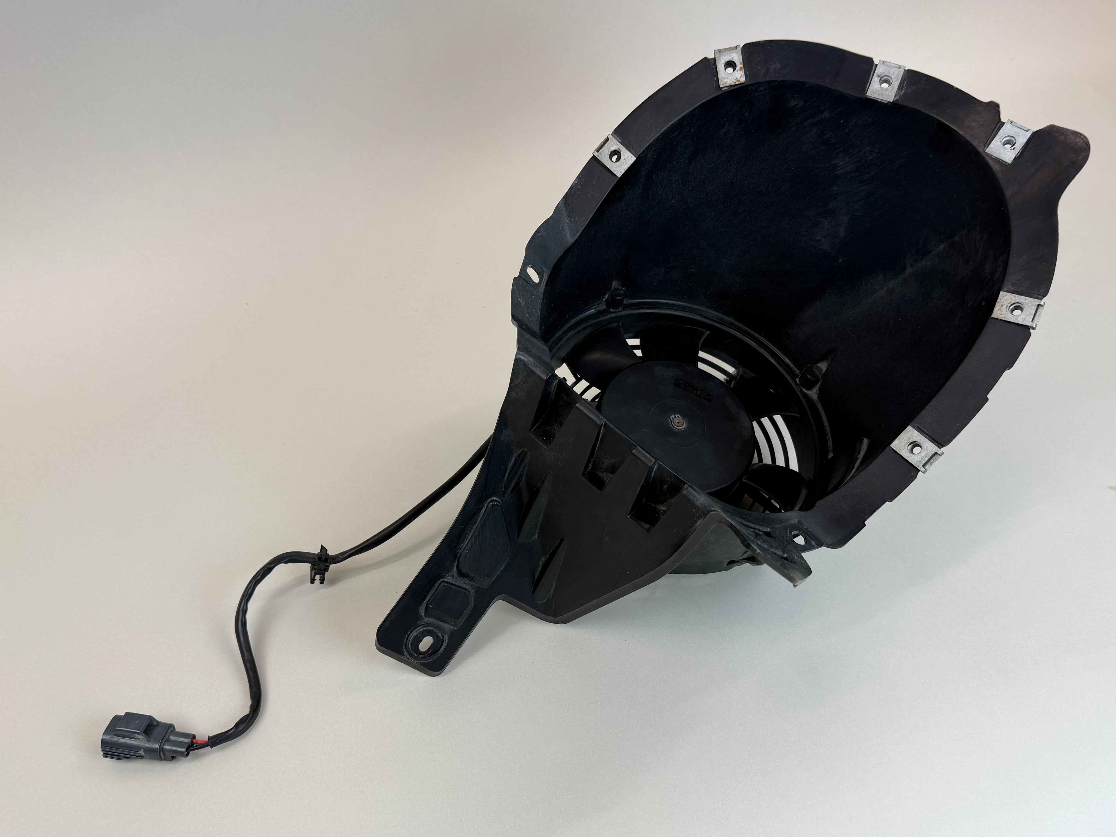 McLaren 540C 570S 570GT 600LT 2016-2021 RH Right Rear Radiator Cooling Fan Shroud Assembly OEM 13L0194CP