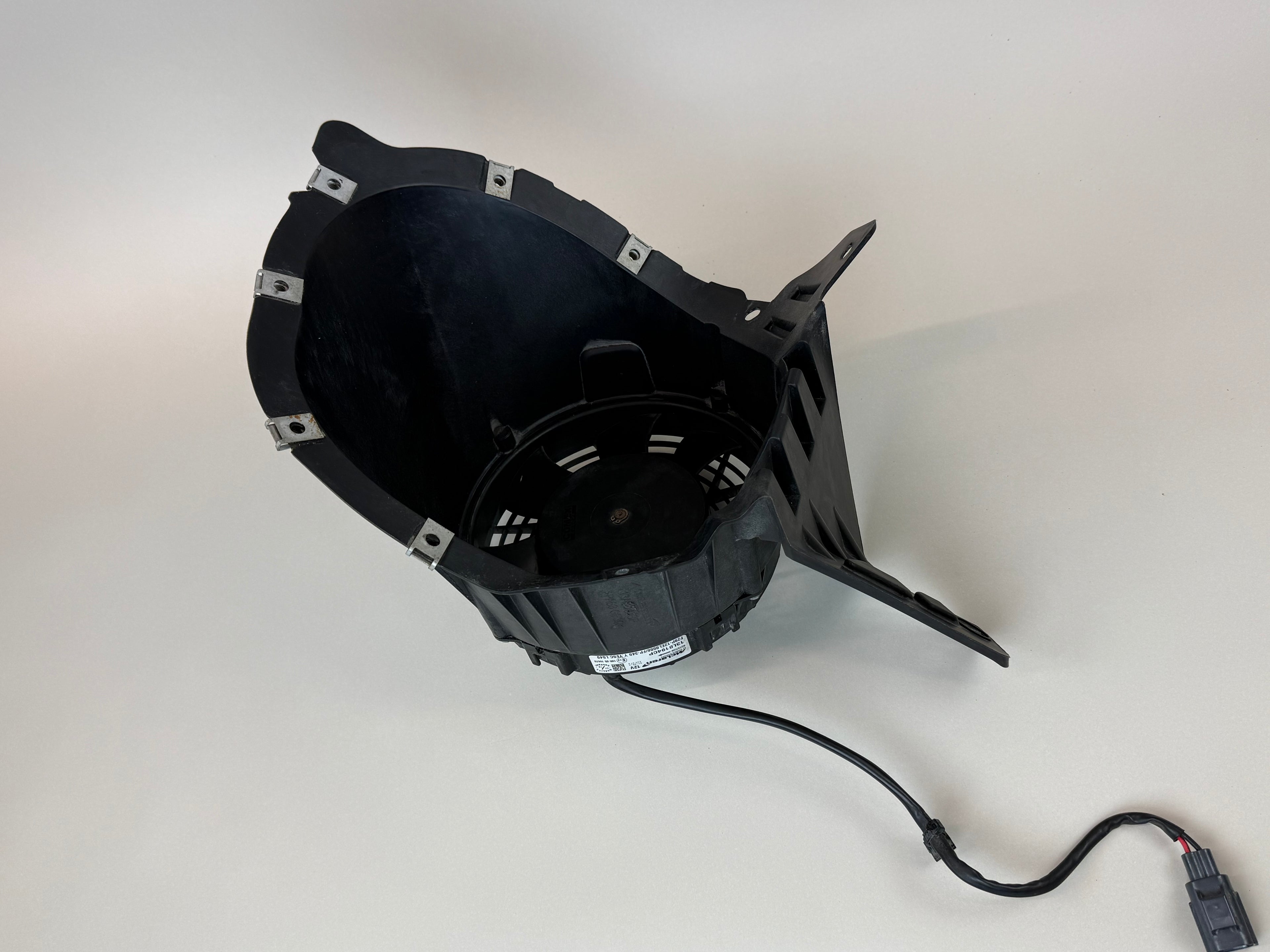 McLaren 540C 570S 570GT 600LT 2016-2021 RH Right Rear Radiator Cooling Fan Shroud Assembly OEM 13L0194CP