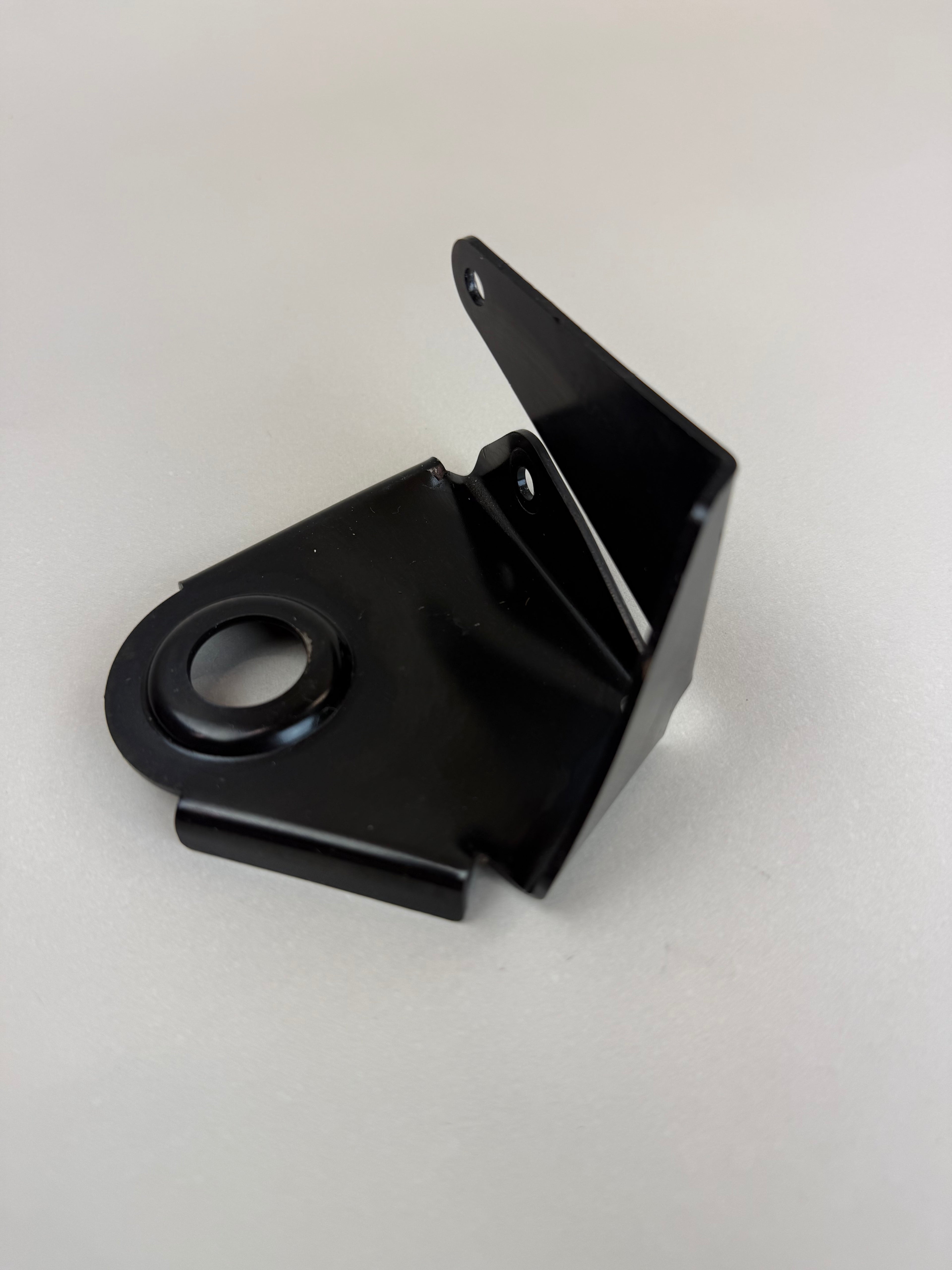 McLaren 570S 540C 570GT 600LT RH Right Rear Radiator Support Mount Bracket OEM 11L0370CP