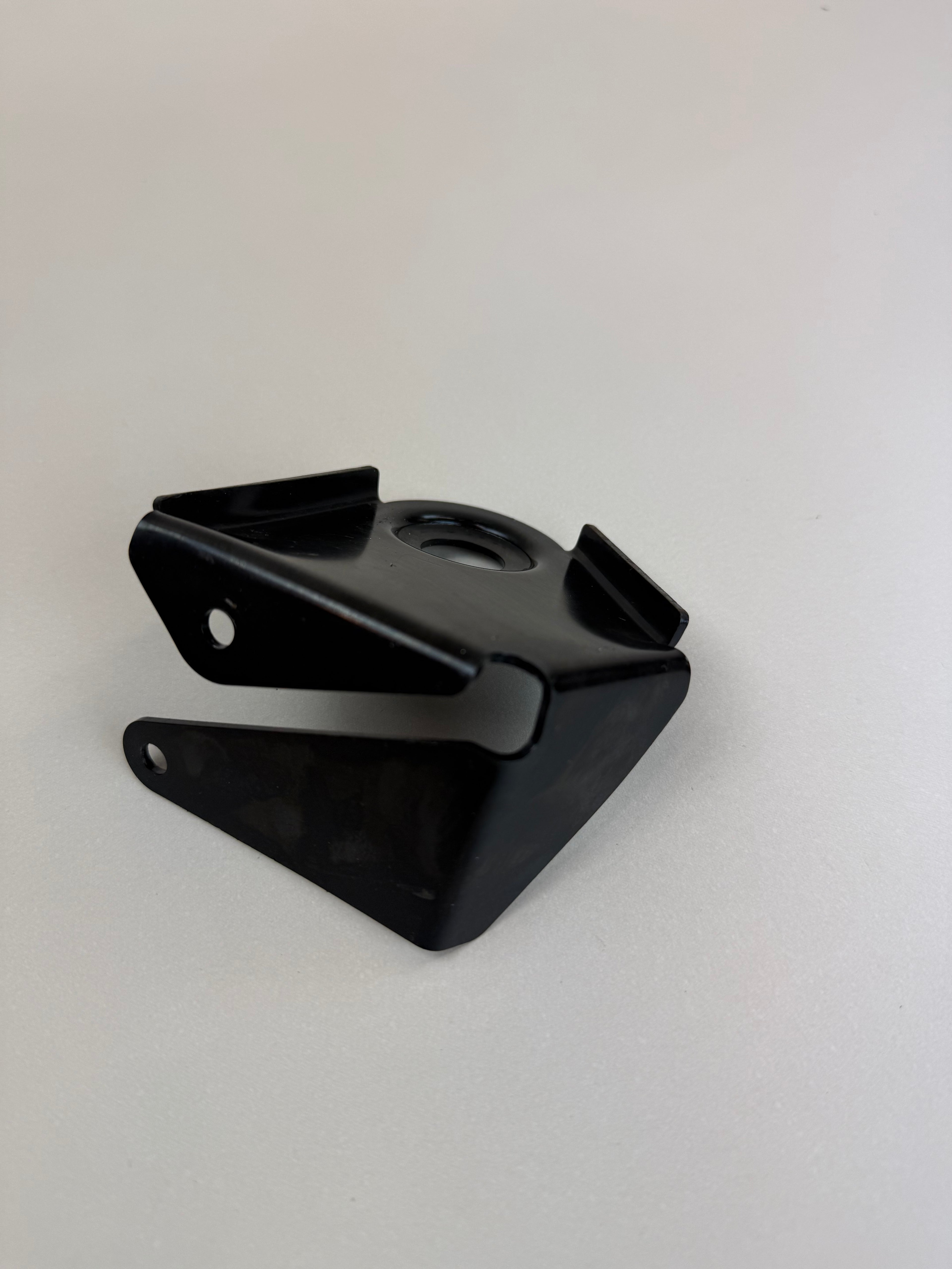 McLaren 570S 540C 570GT 600LT RH Right Rear Radiator Support Mount Bracket OEM 11L0370CP