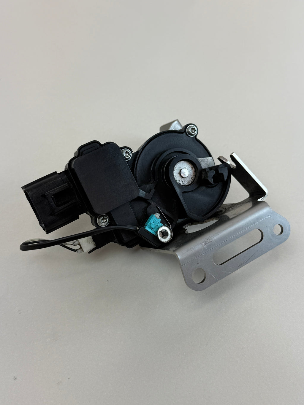 McLaren 540C 570S 570GT 600LT 2016-2021 Engine Cover Hood Latch OEM