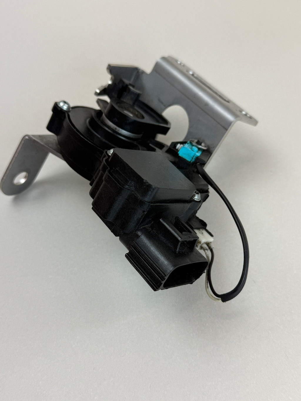 McLaren 540C 570S 570GT 600LT 2016-2021 Engine Cover Hood Latch OEM