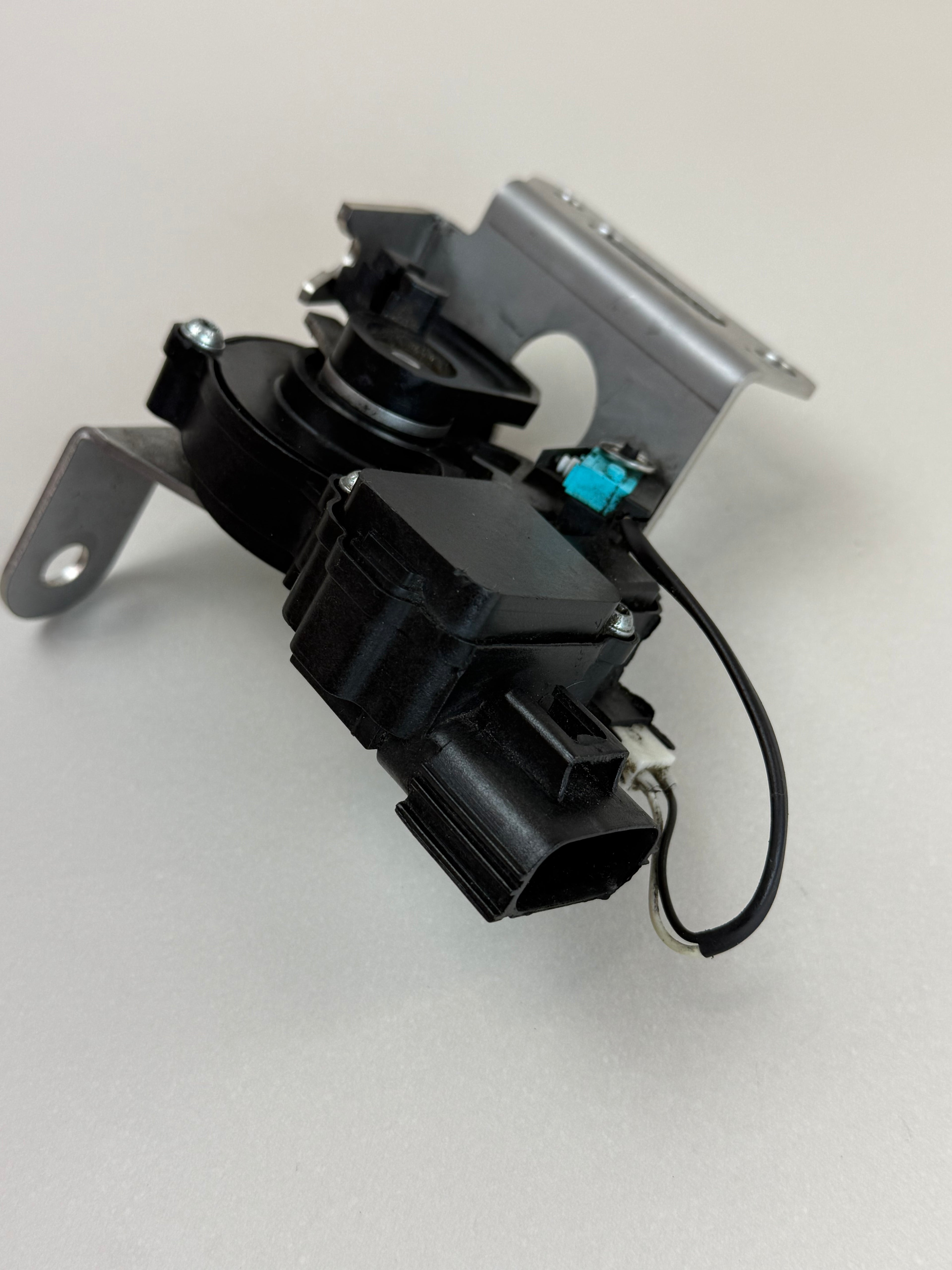 McLaren 540C 570S 570GT 600LT 2016-2021 Engine Cover Hood Latch OEM