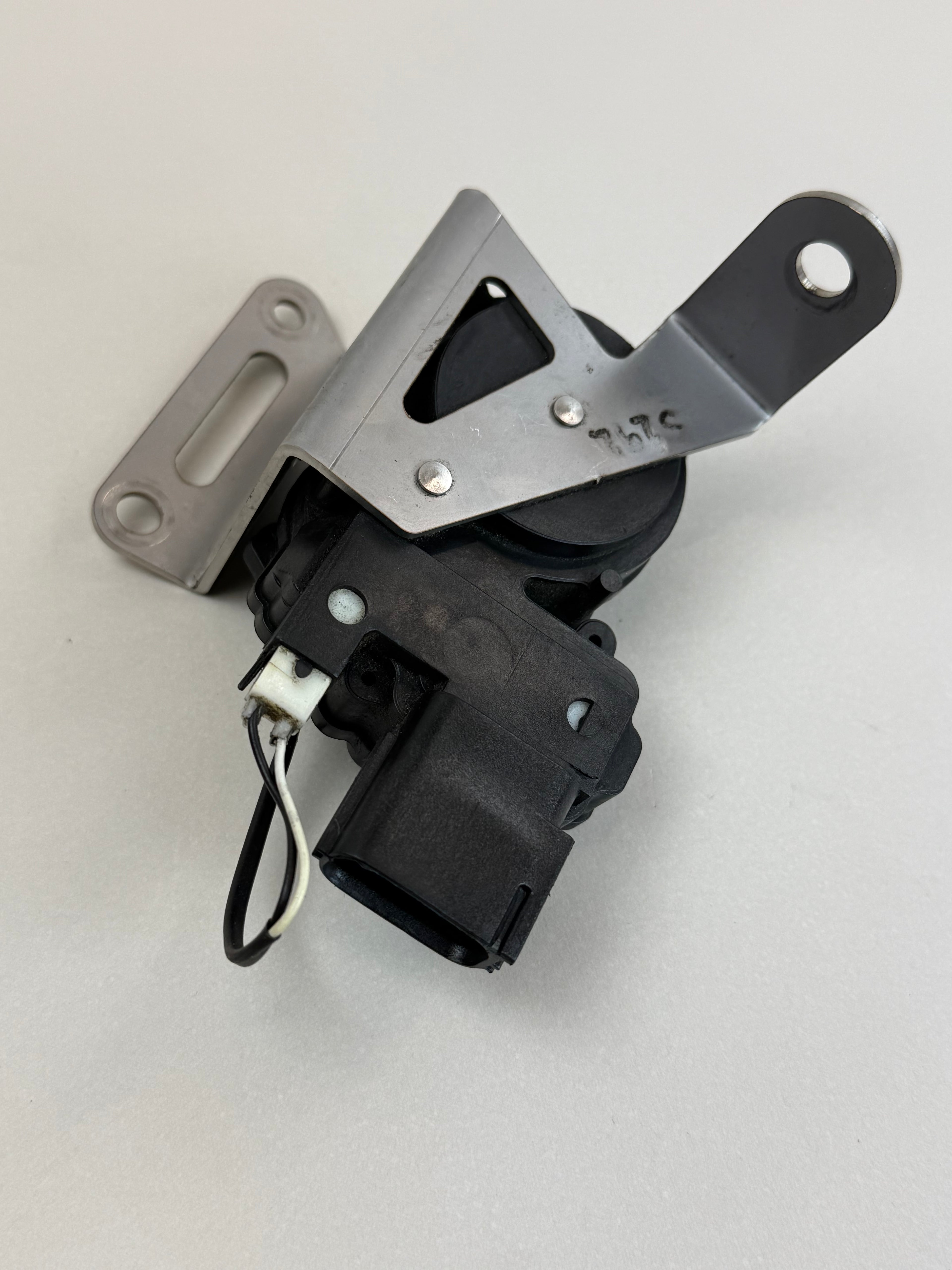 McLaren 540C 570S 570GT 600LT 2016-2021 Engine Cover Hood Latch OEM