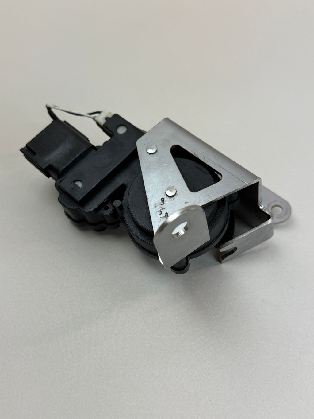 McLaren 540C 570S 570GT 600LT 2016-2021 Engine Cover Hood Latch OEM