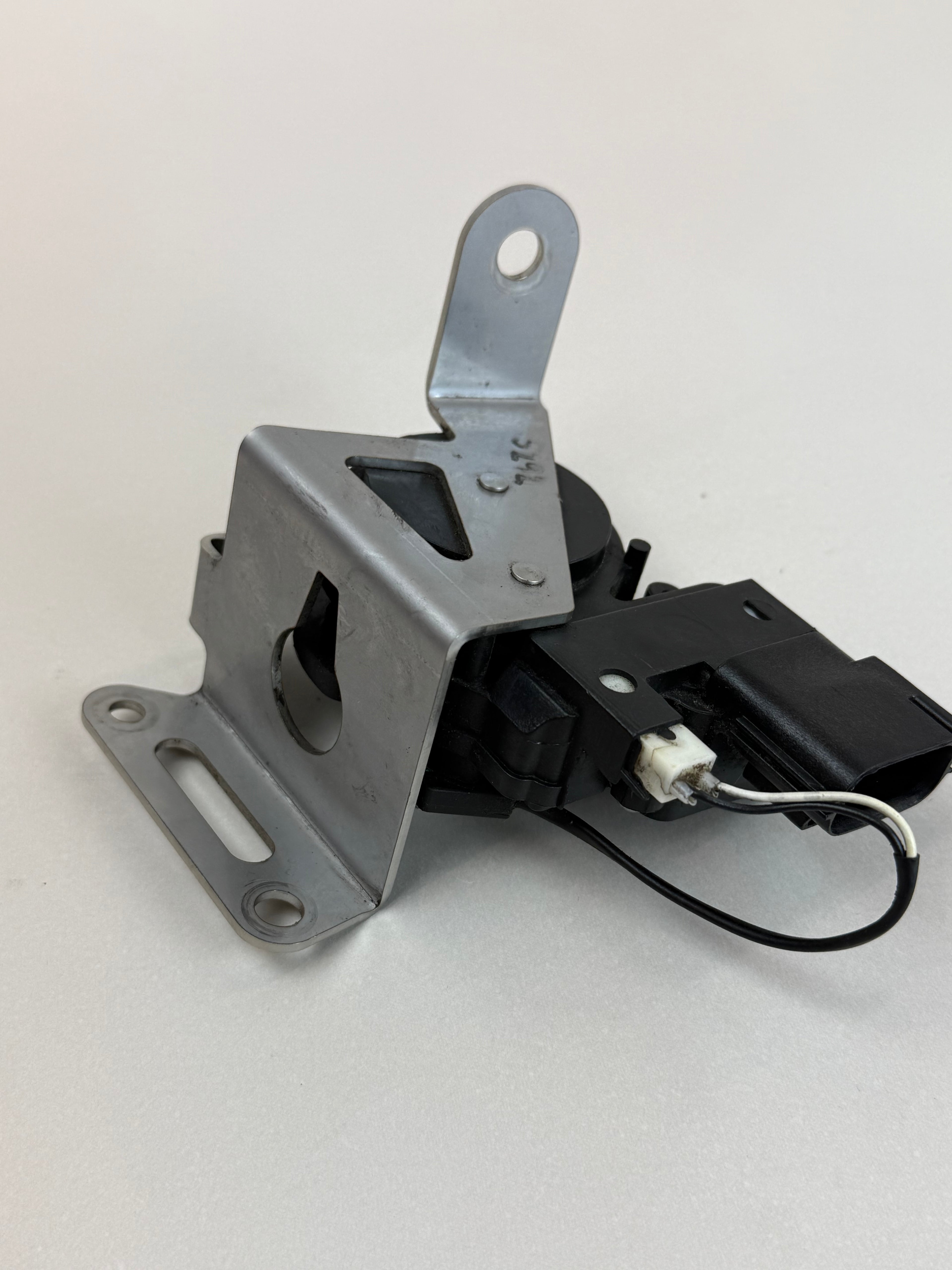 McLaren 540C 570S 570GT 600LT 2016-2021 Engine Cover Hood Latch OEM