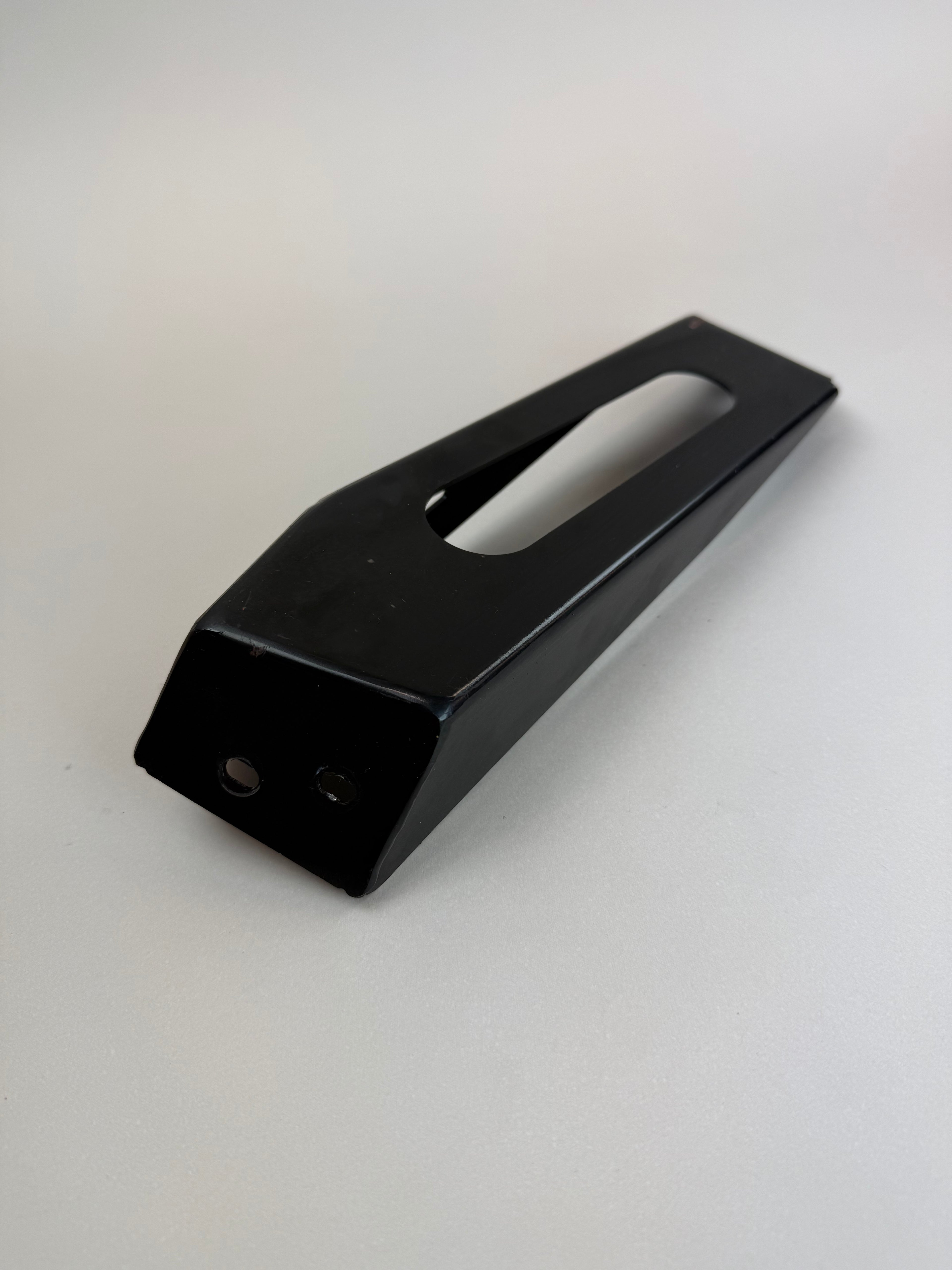 McLaren 570S 540C 570GT 600LT Lower Radiator Mounting Bracket OEM 11L0372CP