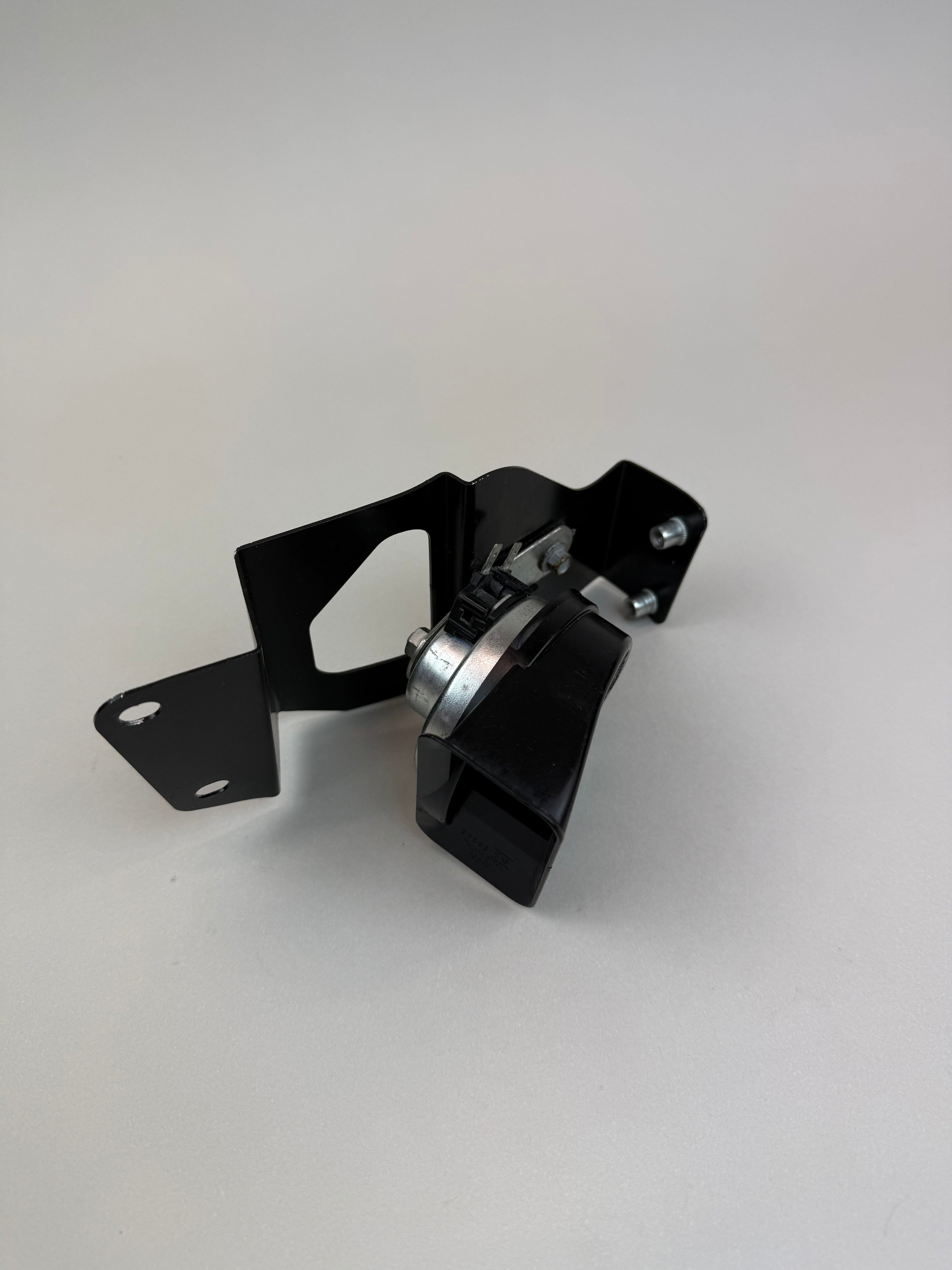 McLaren 570S 540C 570GT 600LT RH Right Horn Assembly w/ Mounting Bracket OEM 13A5742CP
