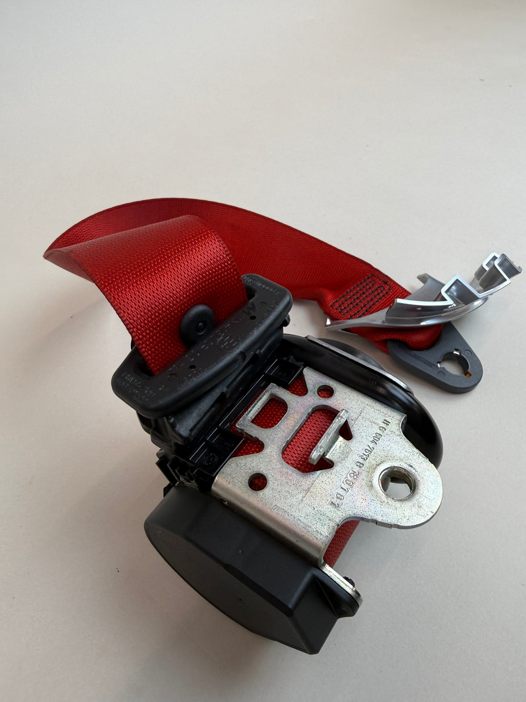 McLaren 570S 540C 570GT 600LT RH Right Red Seat Belt Retractor Assembly 11N4130CP OEM 2016-2021