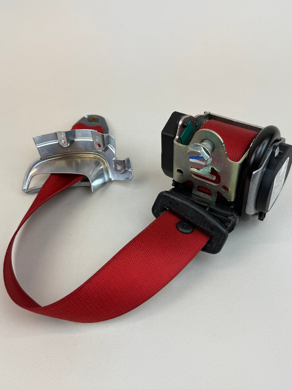 McLaren 570S 540C 570GT 600LT LH Left Red Seat Belt Retractor Assembly 11N4129CP OEM 2016-2021