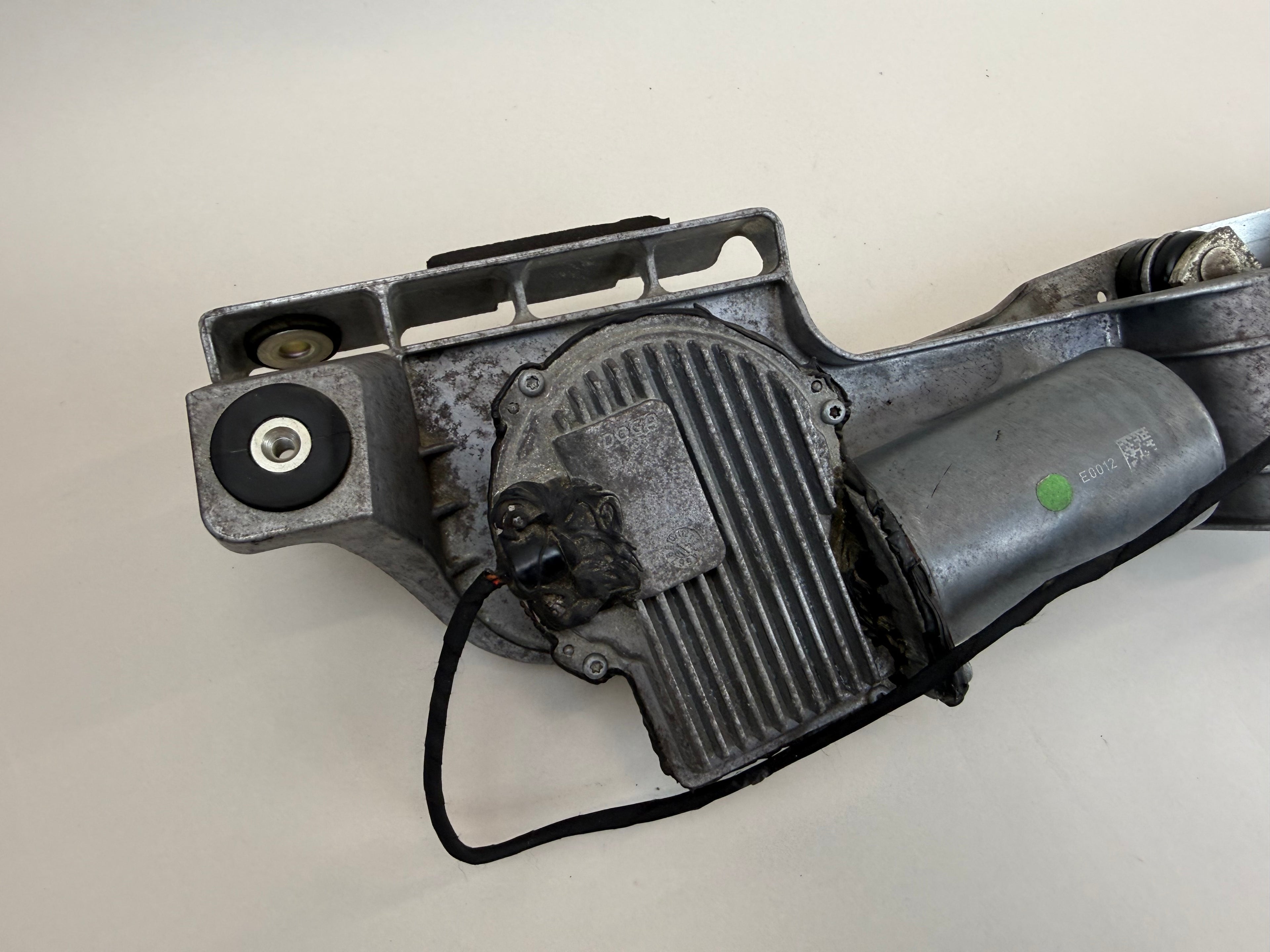 McLaren 570S 540C 570GT 600LT Windshield Wiper Motor & Linkage Assembly 13AA016CP OEM 2016-2021