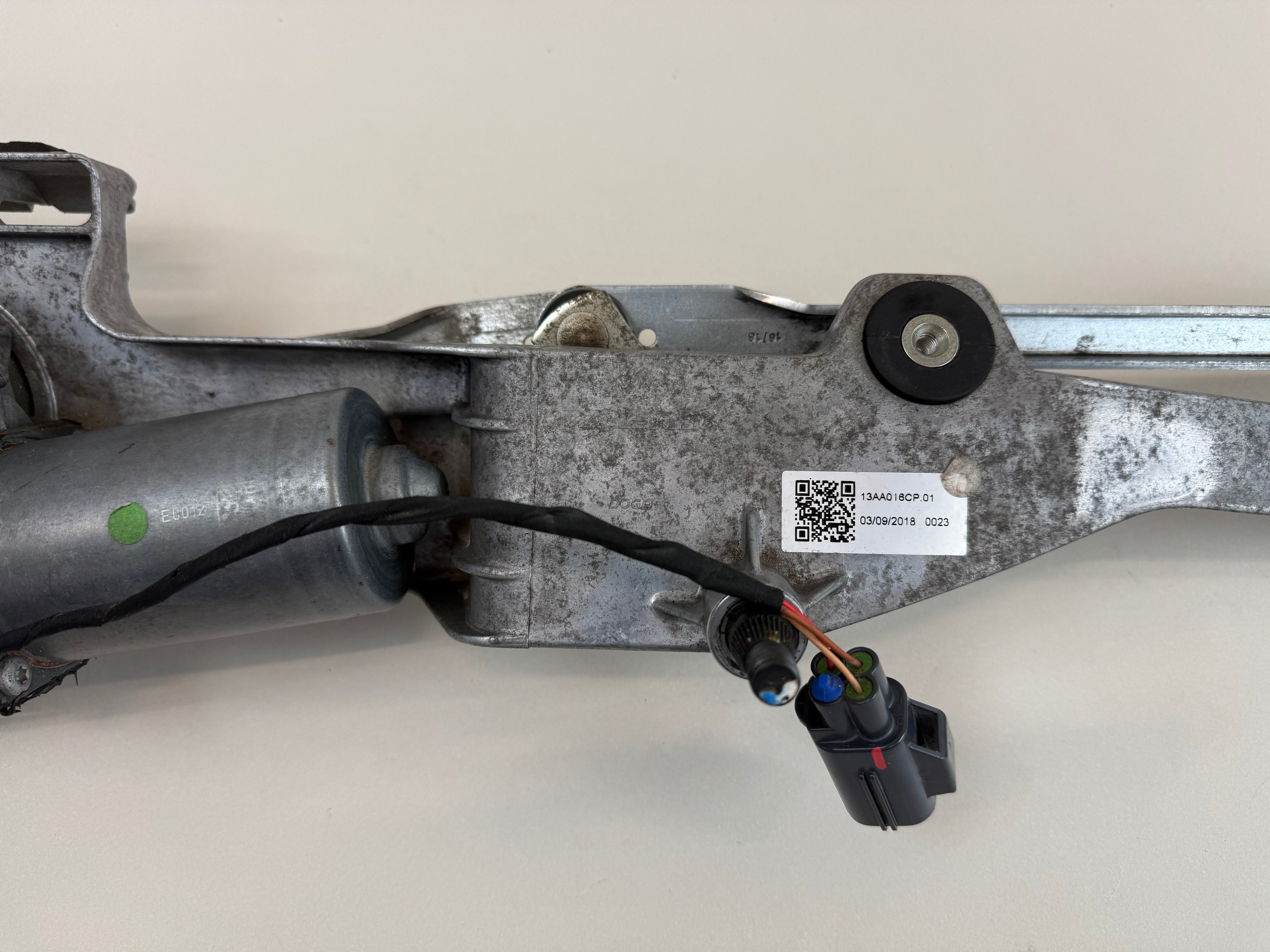 McLaren 570S 540C 570GT 600LT Windshield Wiper Motor & Linkage Assembly 13AA016CP OEM 2016-2021