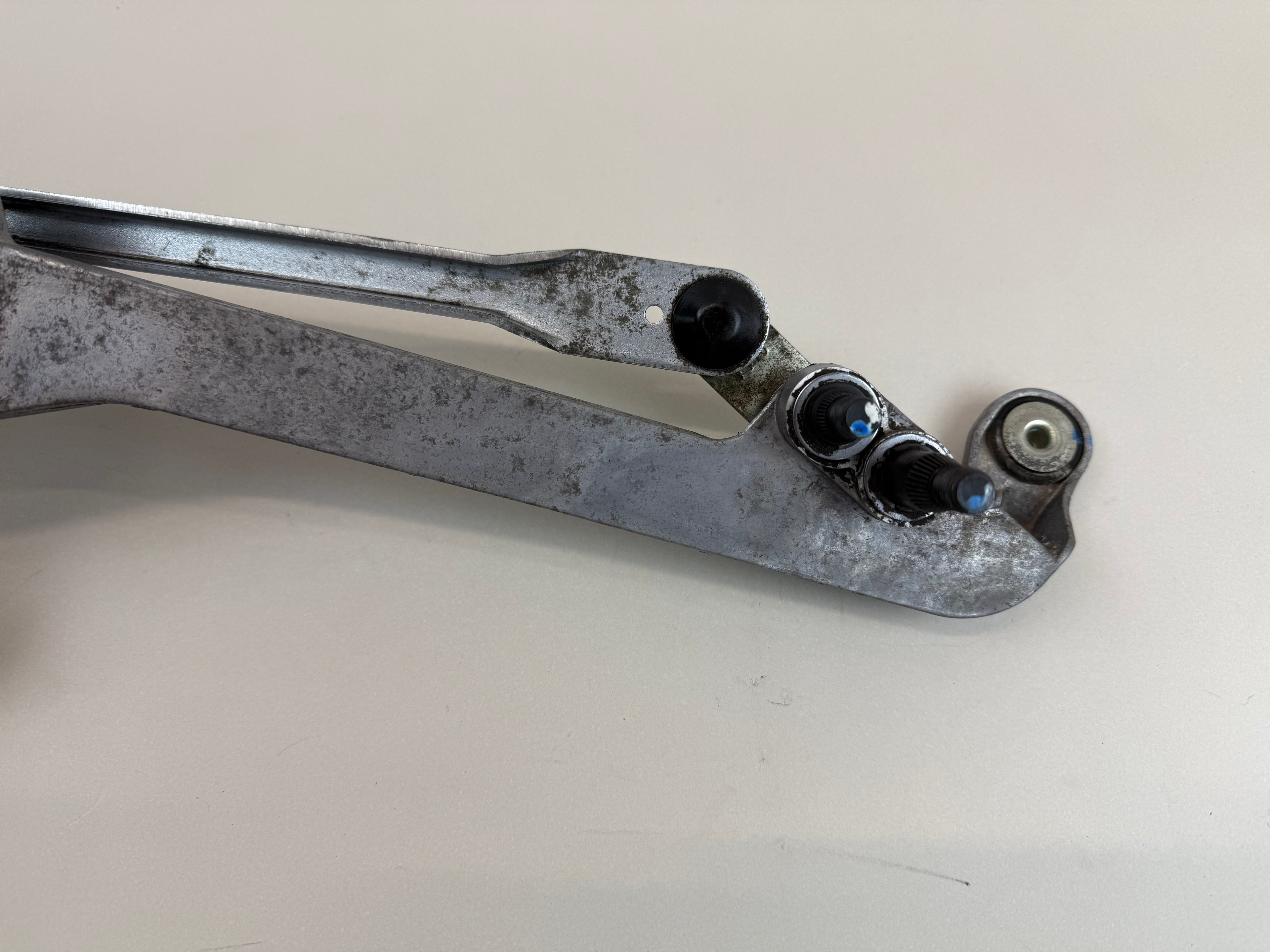 McLaren 570S 540C 570GT 600LT Windshield Wiper Motor & Linkage Assembly 13AA016CP OEM 2016-2021