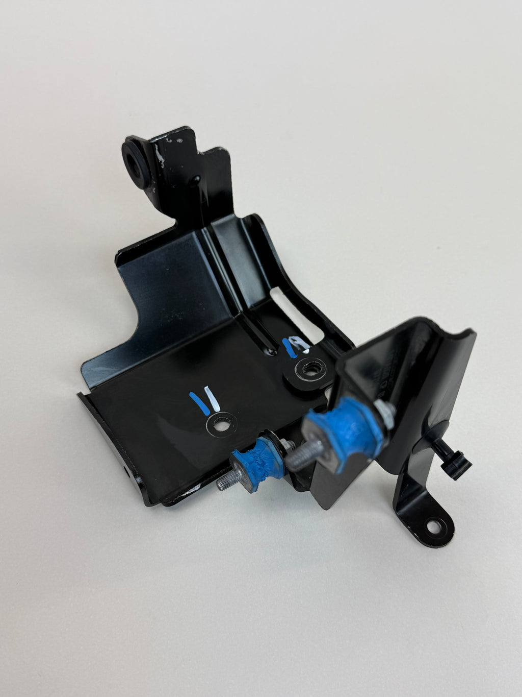 McLaren 570S 540C 570GT 600LT Power Steering Hydraulic Pump Mount Bracket 14DA020CP OEM 2016-2021
