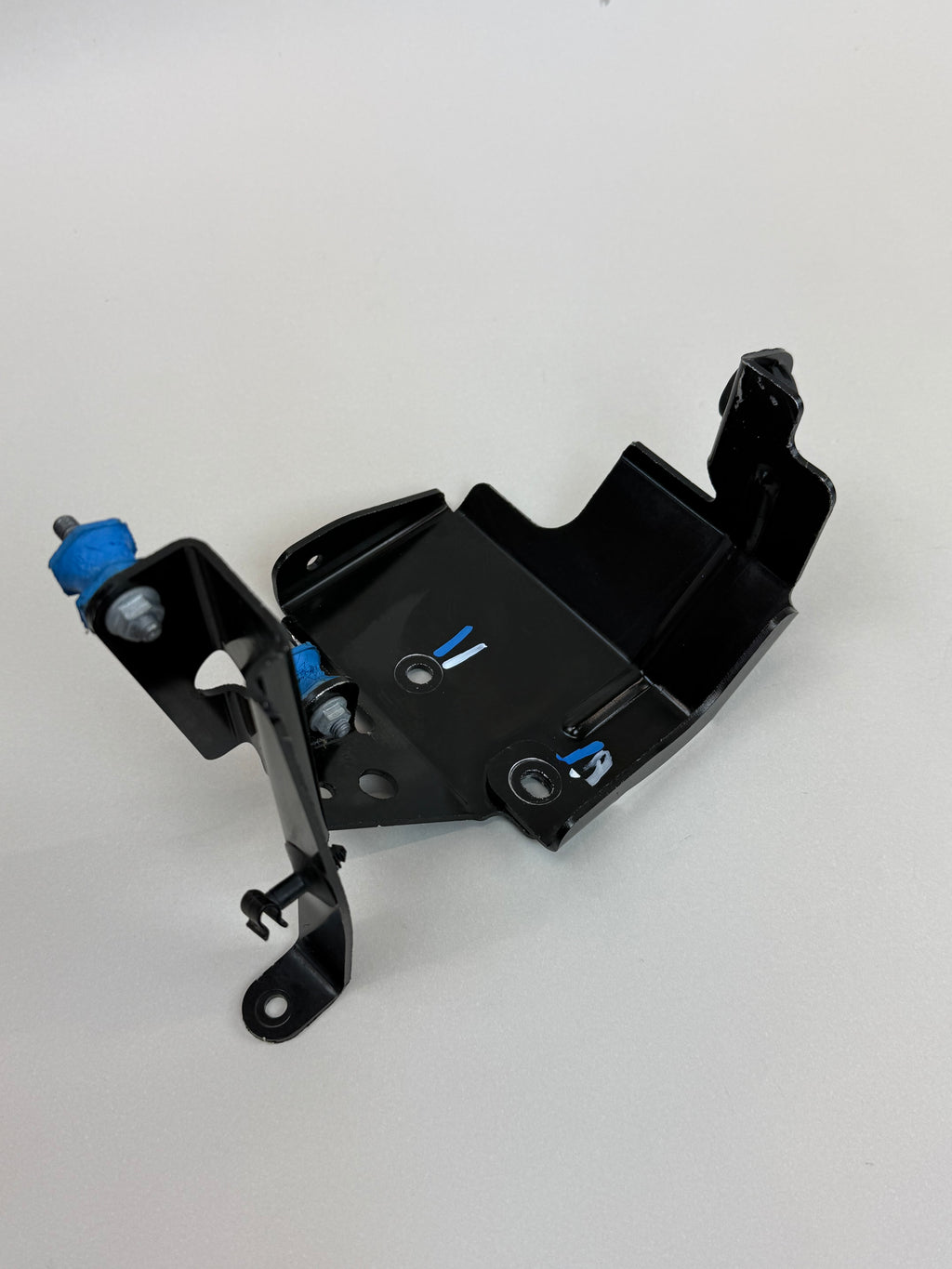 McLaren 570S 540C 570GT 600LT Power Steering Hydraulic Pump Mount Bracket 14DA020CP OEM 2016-2021