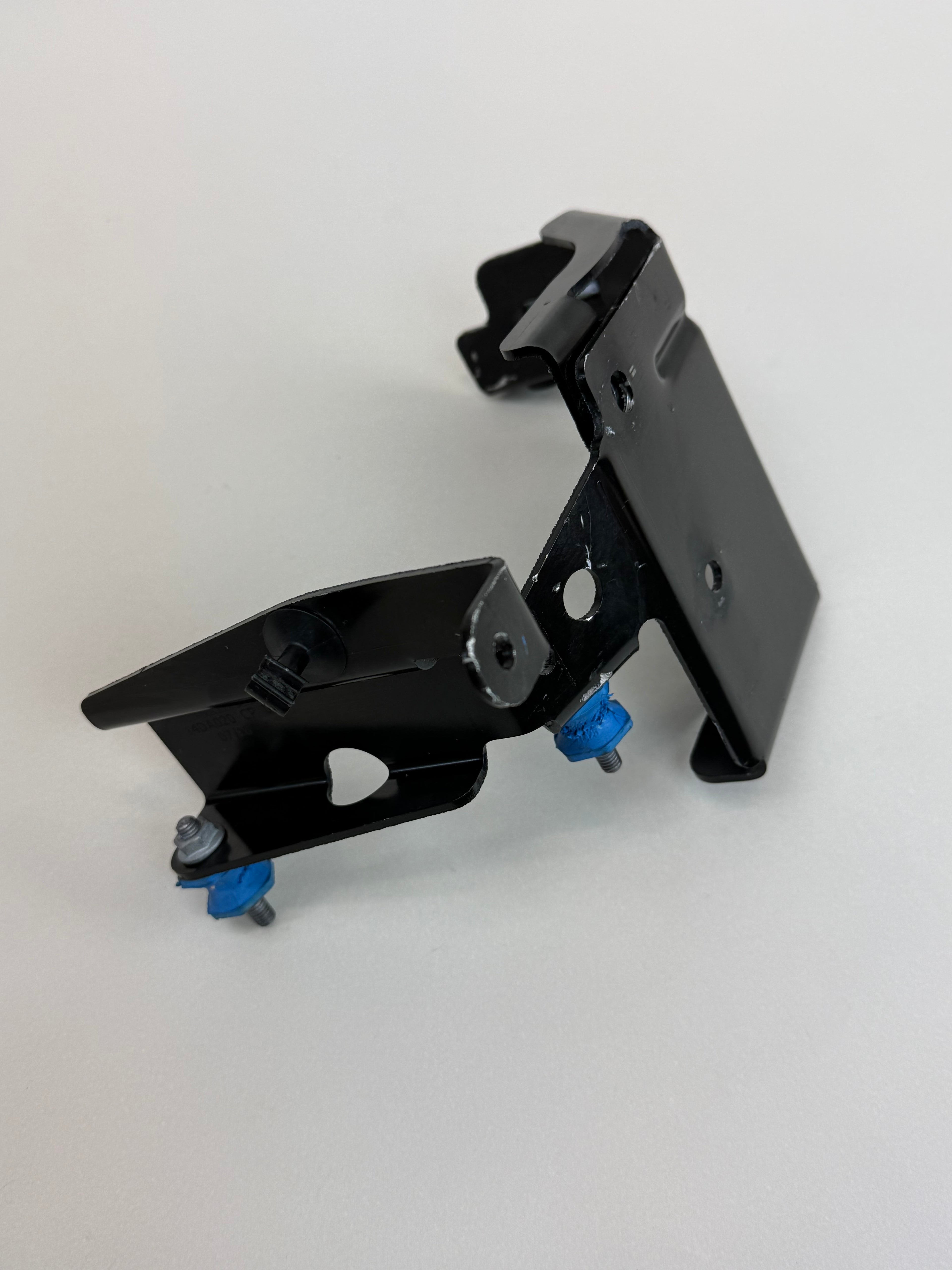 McLaren 570S 540C 570GT 600LT Power Steering Hydraulic Pump Mount Bracket 14DA020CP OEM 2016-2021