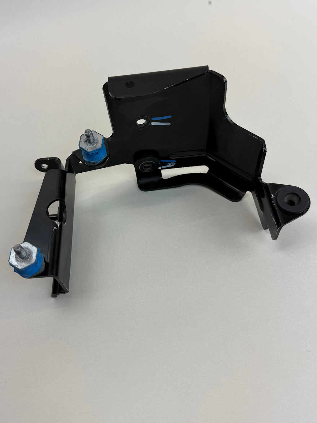 McLaren 570S 540C 570GT 600LT Power Steering Hydraulic Pump Mount Bracket 14DA020CP OEM 2016-2021