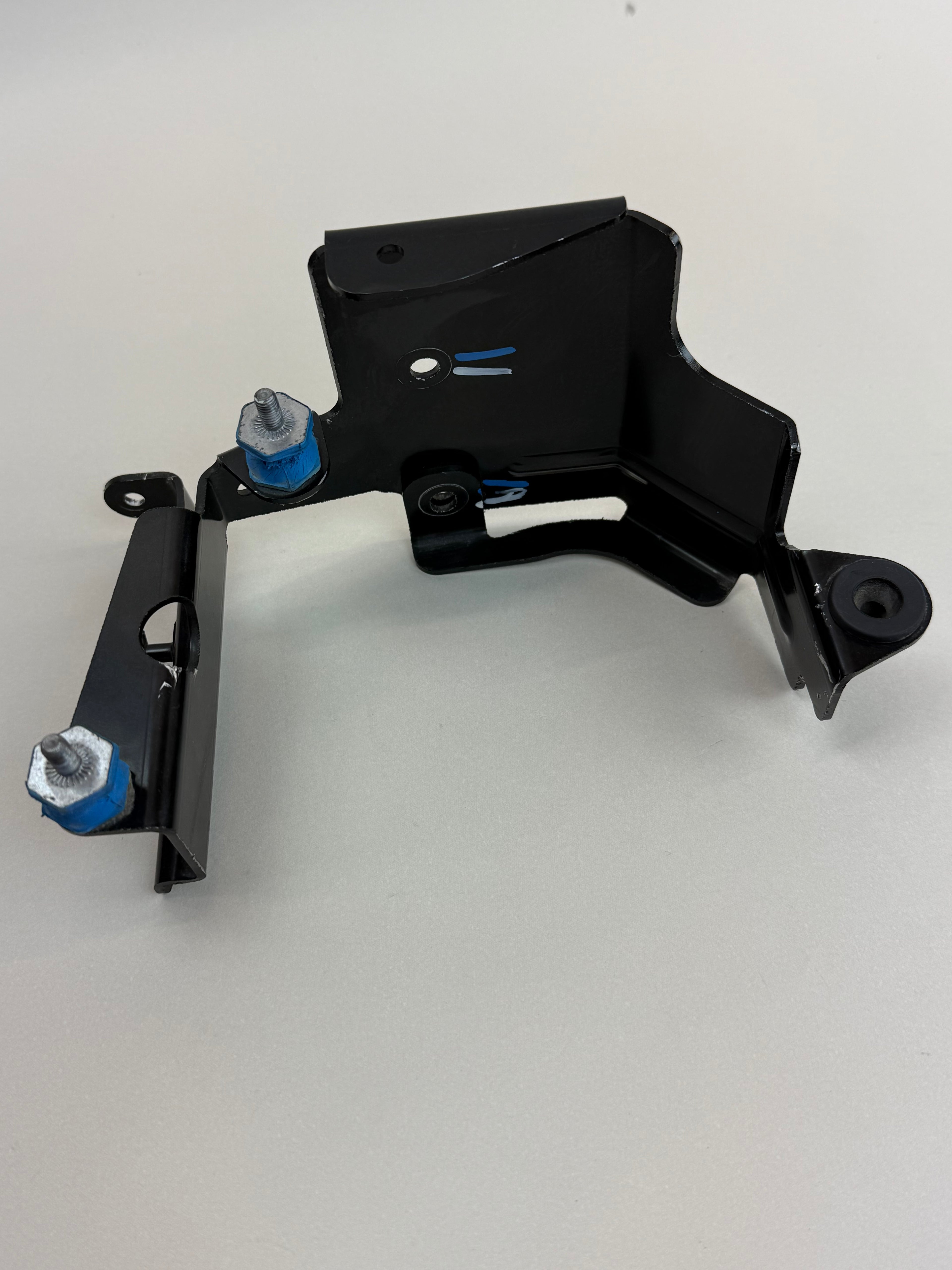 McLaren 570S 540C 570GT 600LT Power Steering Hydraulic Pump Mount Bracket 14DA020CP OEM 2016-2021