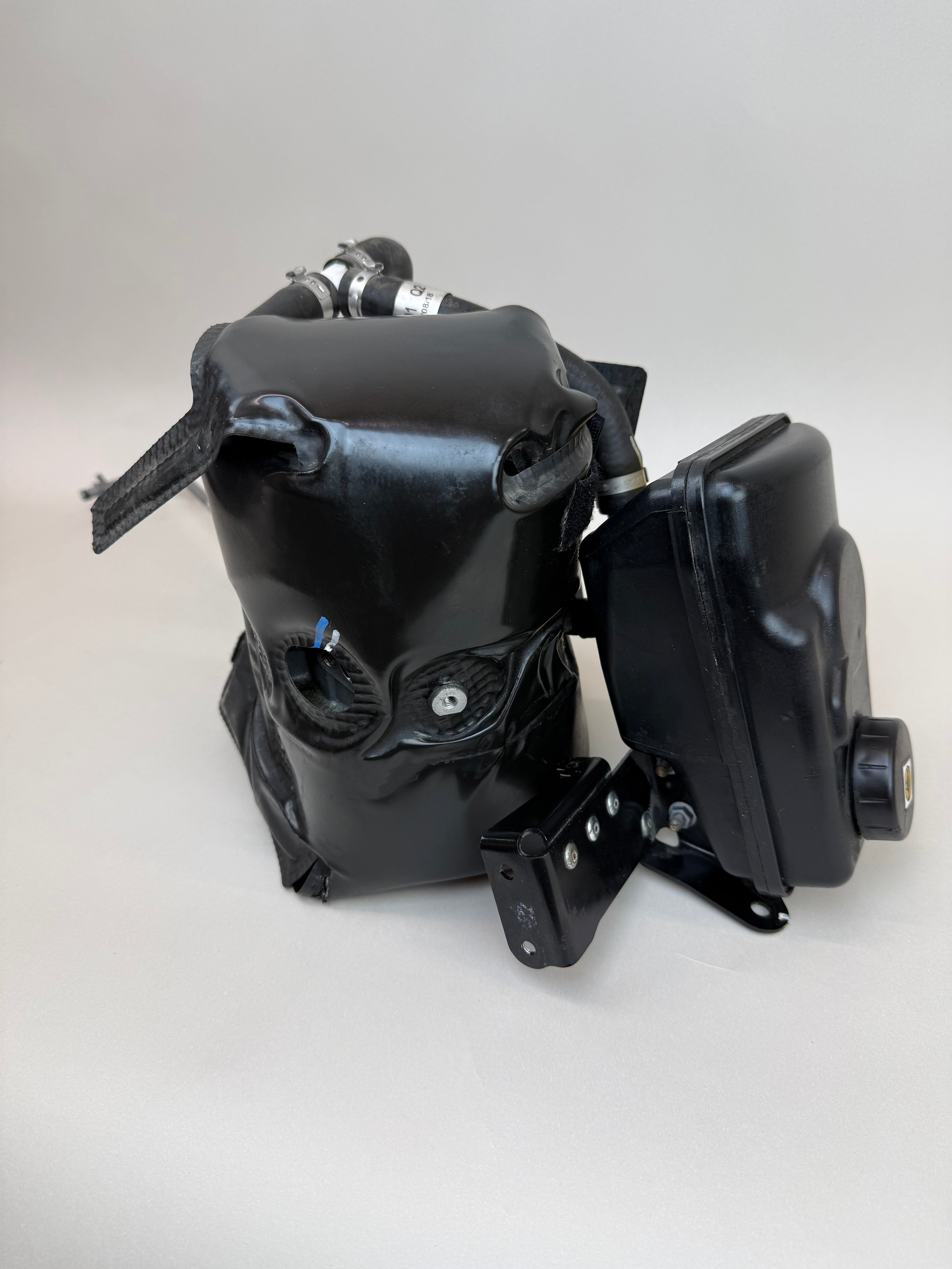 McLaren MP4-12C 650S 570S 540C 570GT 600LT 720S Insulated Fuel Vapor Charcoal Canister Assembly 11K0057CP OEM