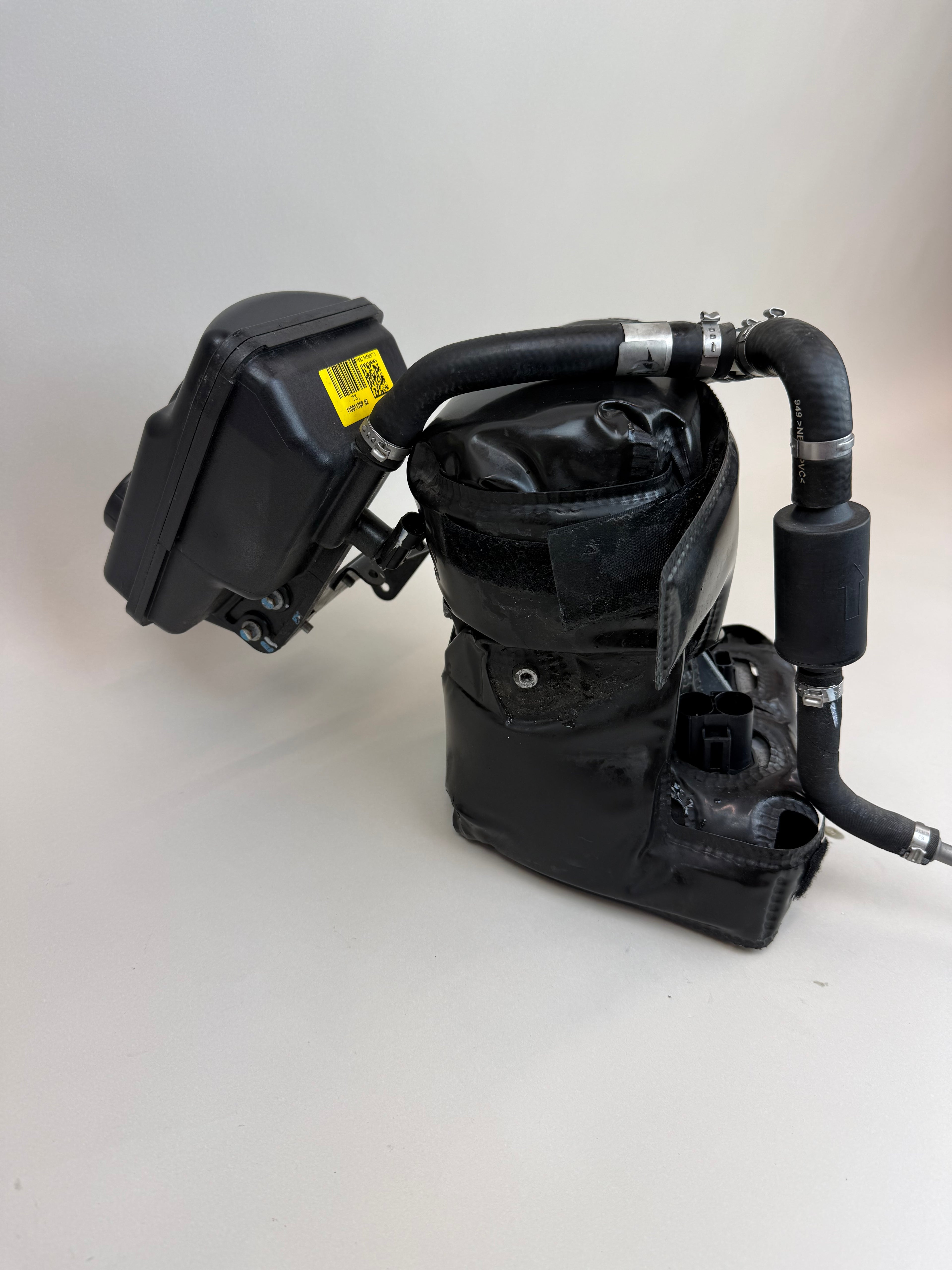 McLaren MP4-12C 650S 570S 540C 570GT 600LT 720S Insulated Fuel Vapor Charcoal Canister Assembly 11K0057CP OEM