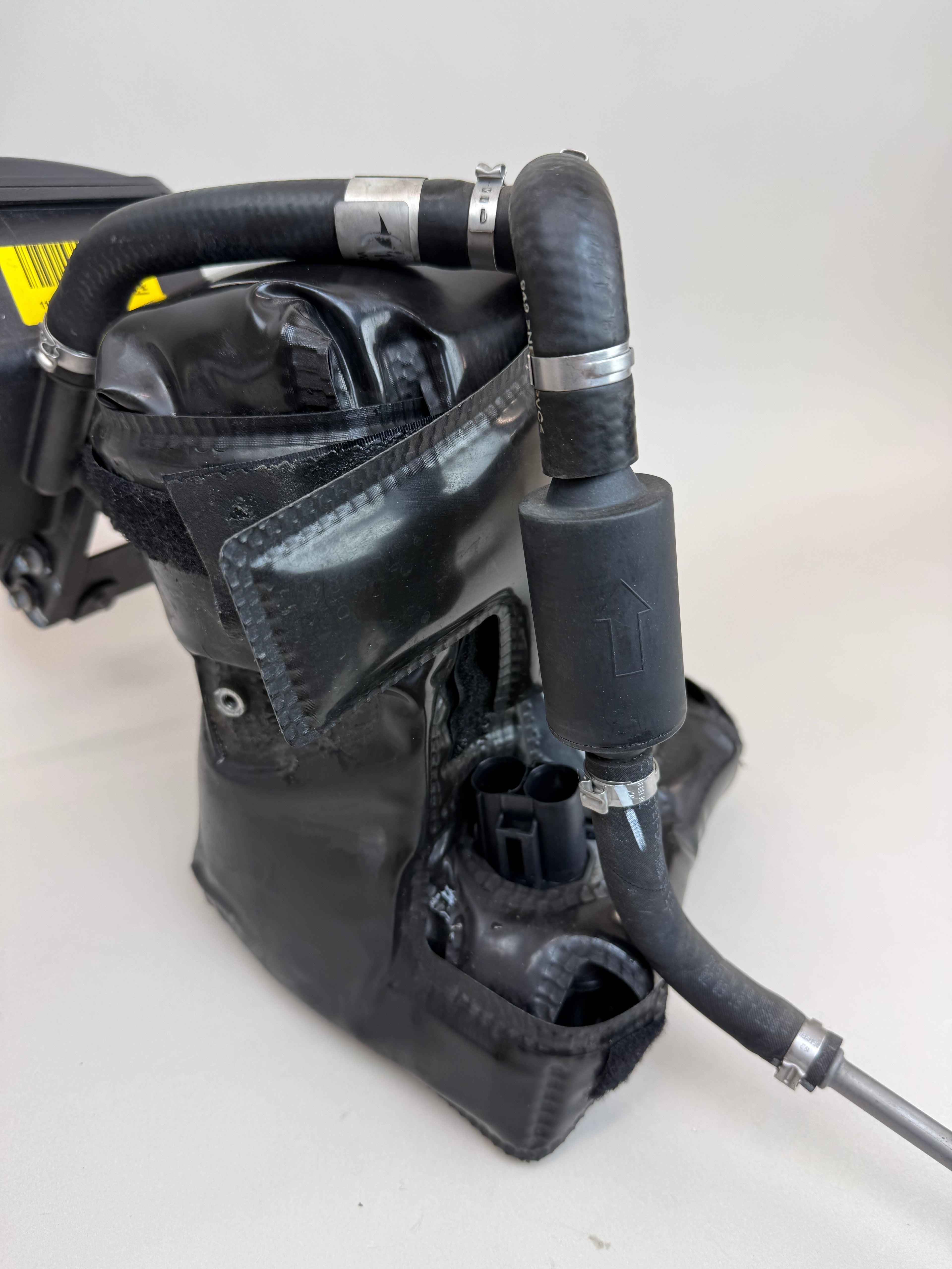 McLaren MP4-12C 650S 570S 540C 570GT 600LT 720S Insulated Fuel Vapor Charcoal Canister Assembly 11K0057CP OEM
