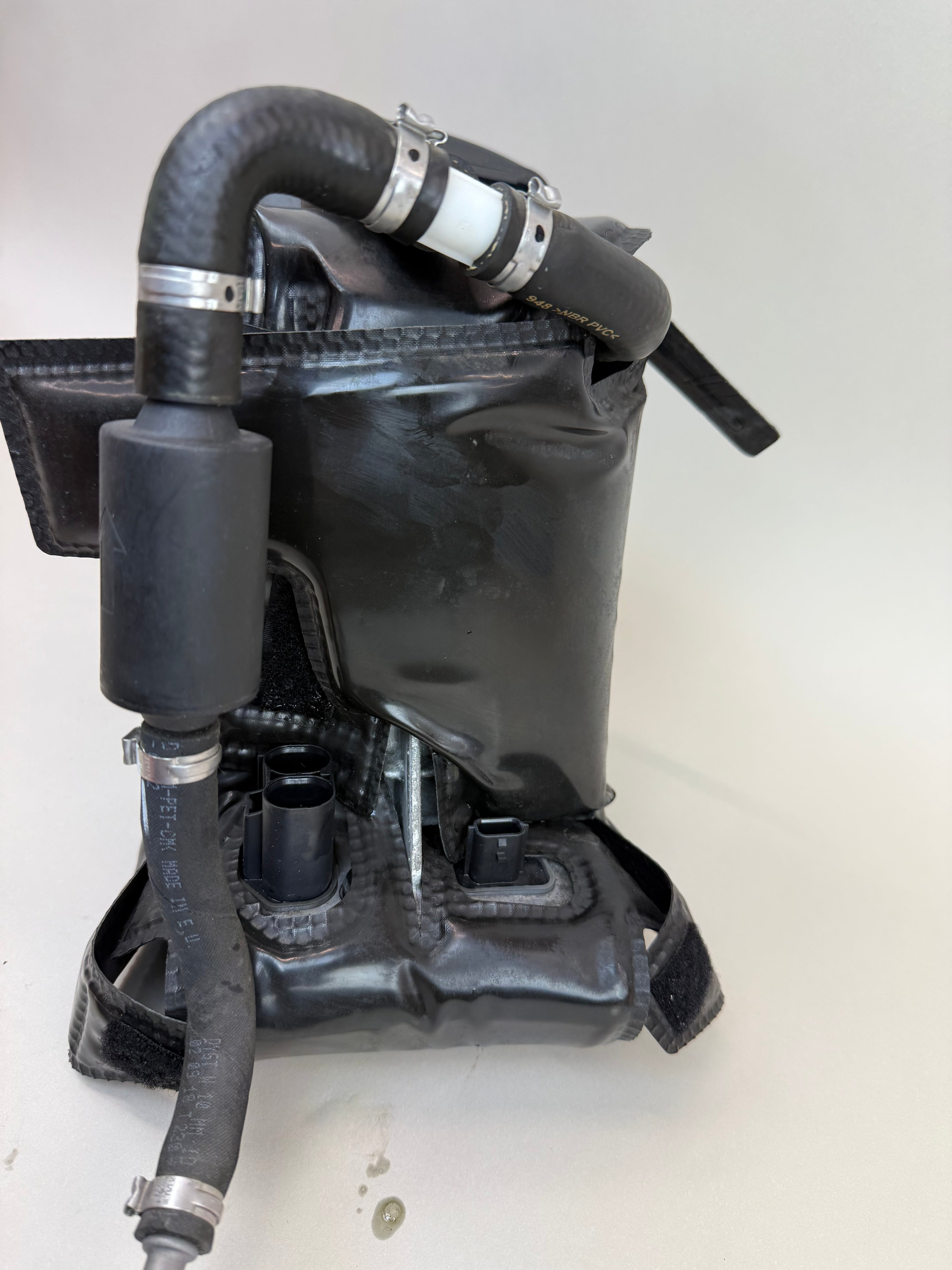 McLaren MP4-12C 650S 570S 540C 570GT 600LT 720S Insulated Fuel Vapor Charcoal Canister Assembly 11K0057CP OEM