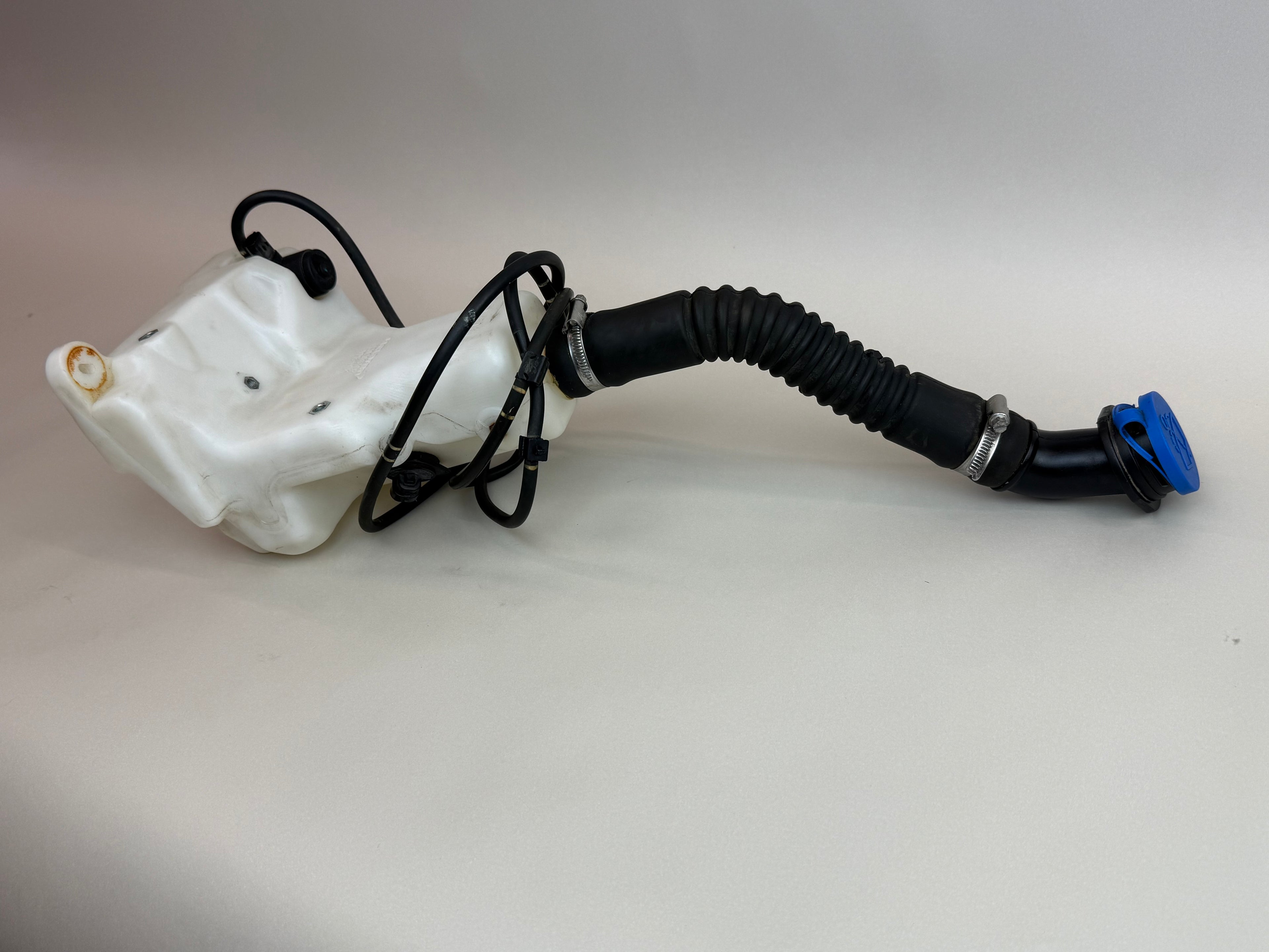 McLaren 570S 540C 570GT Windshield Washer Reservoir Bottle Assembly 13A3067CP 2016-2021