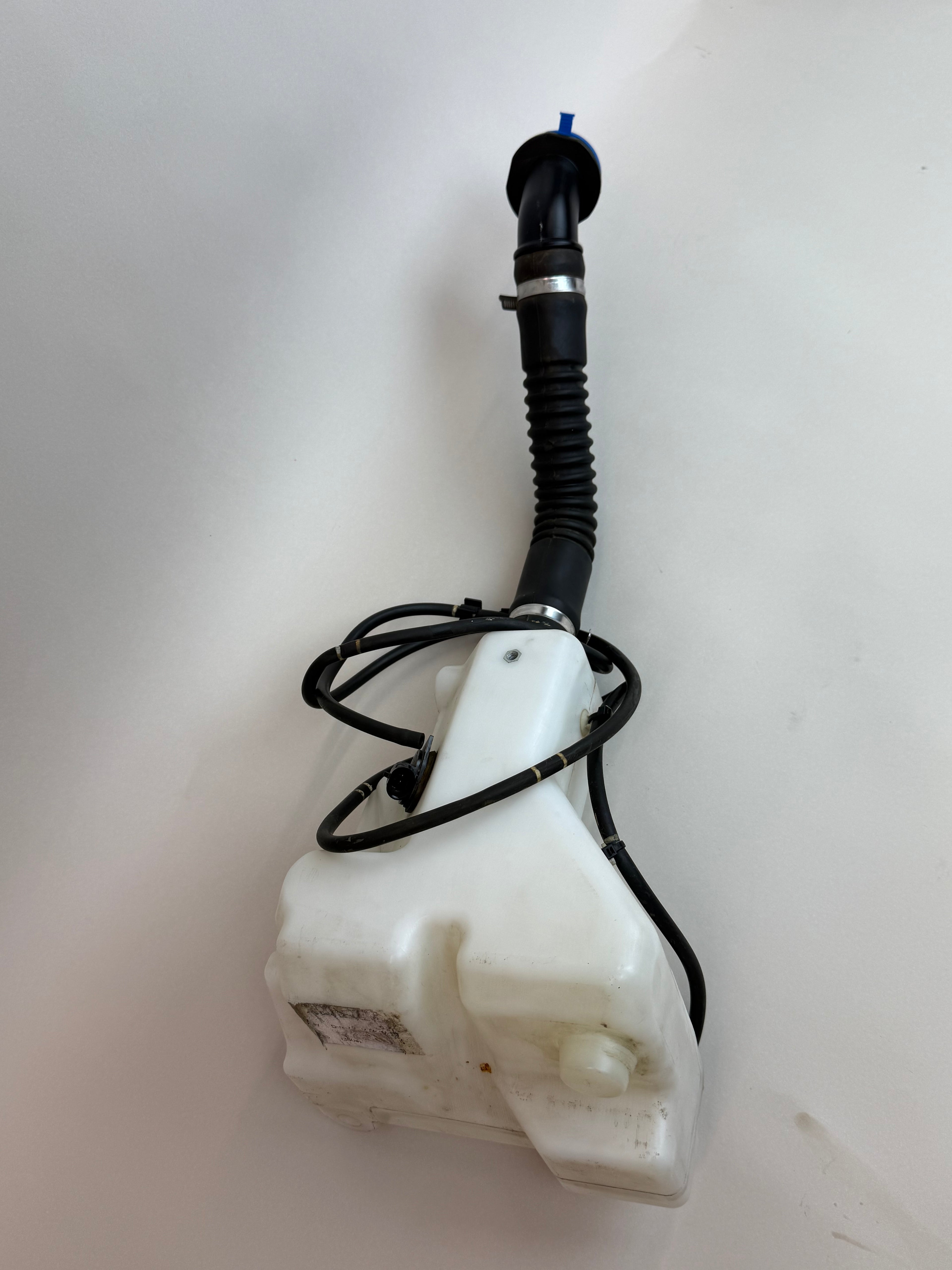 McLaren 570S 540C 570GT Windshield Washer Reservoir Bottle Assembly 13A3067CP 2016-2021