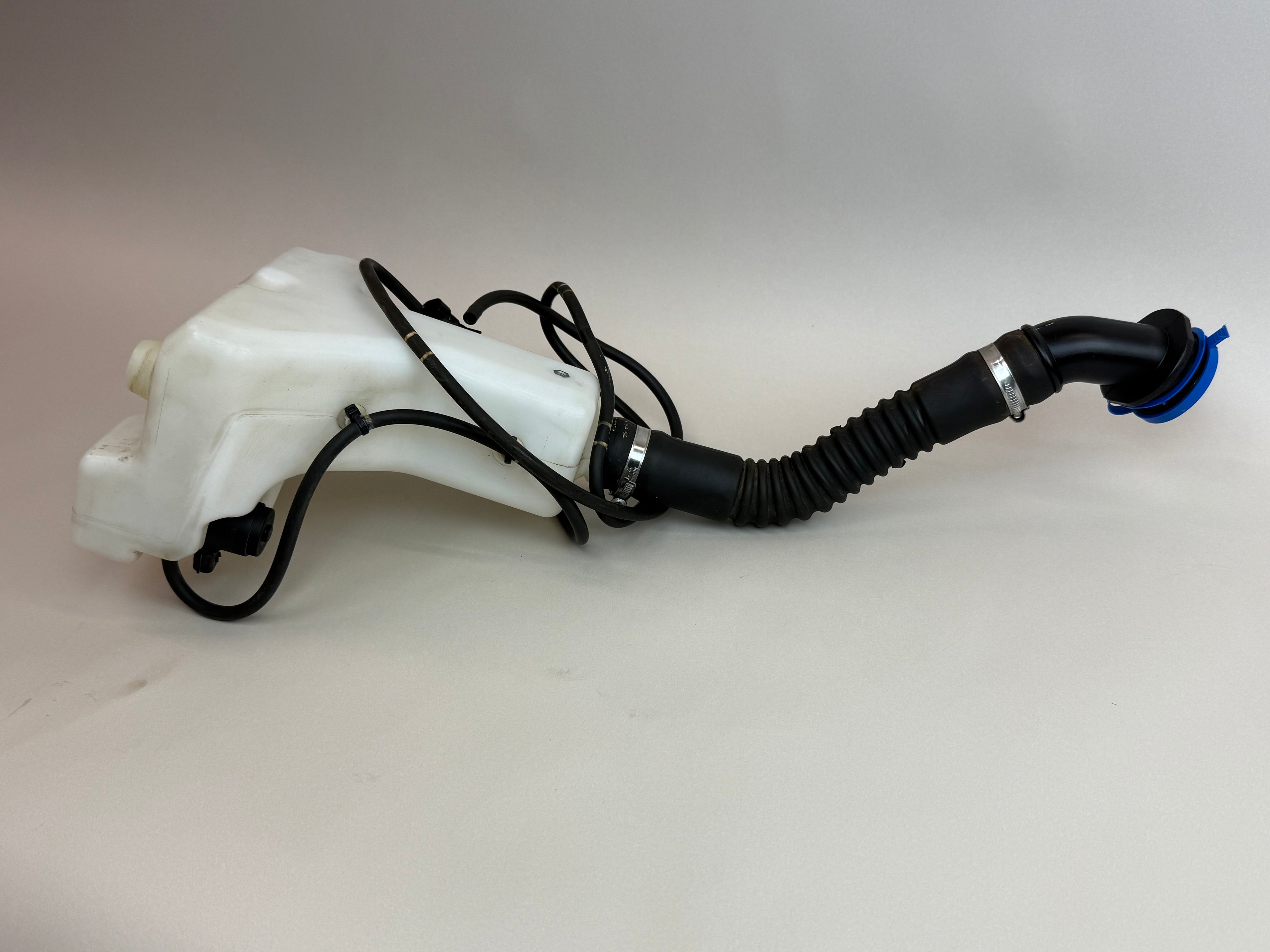 McLaren 570S 540C 570GT Windshield Washer Reservoir Bottle Assembly 13A3067CP 2016-2021