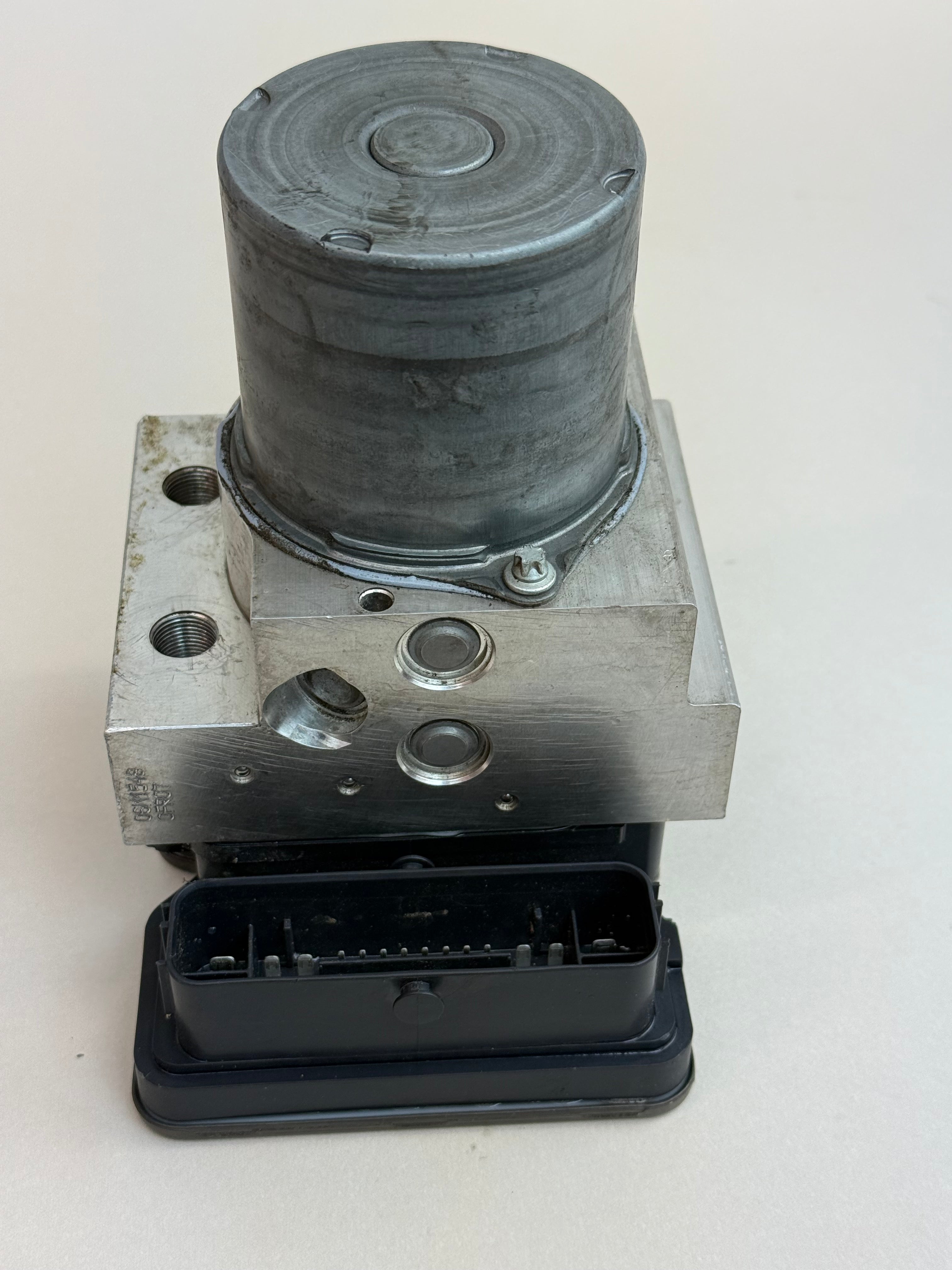 McLaren 570S 540C 570GT ABS Brake Control Module Pump Assembly 13C0144CP.01 Bosch 0265954390