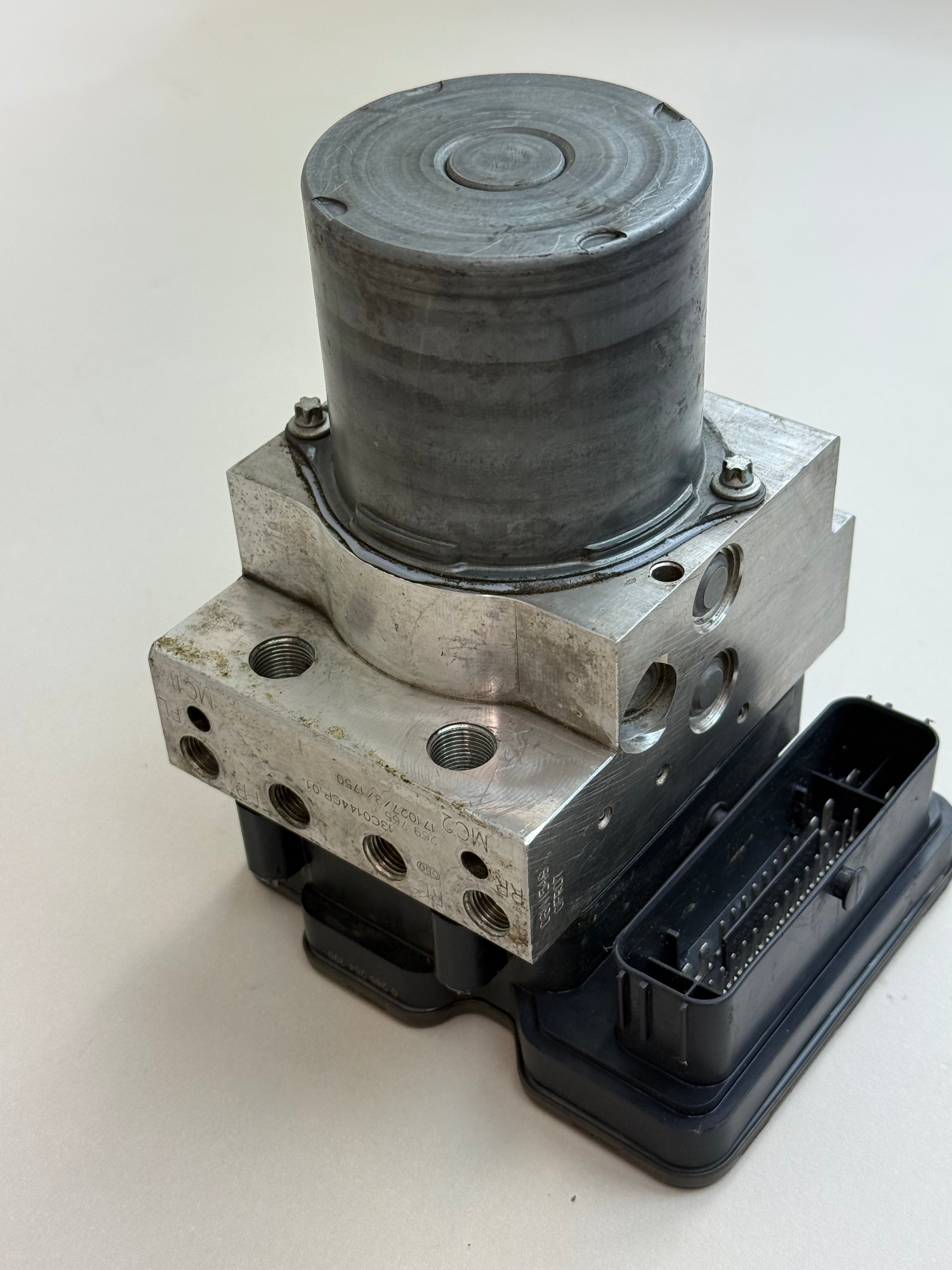 McLaren 570S 540C 570GT ABS Brake Control Module Pump Assembly 13C0144CP.01 Bosch 0265954390