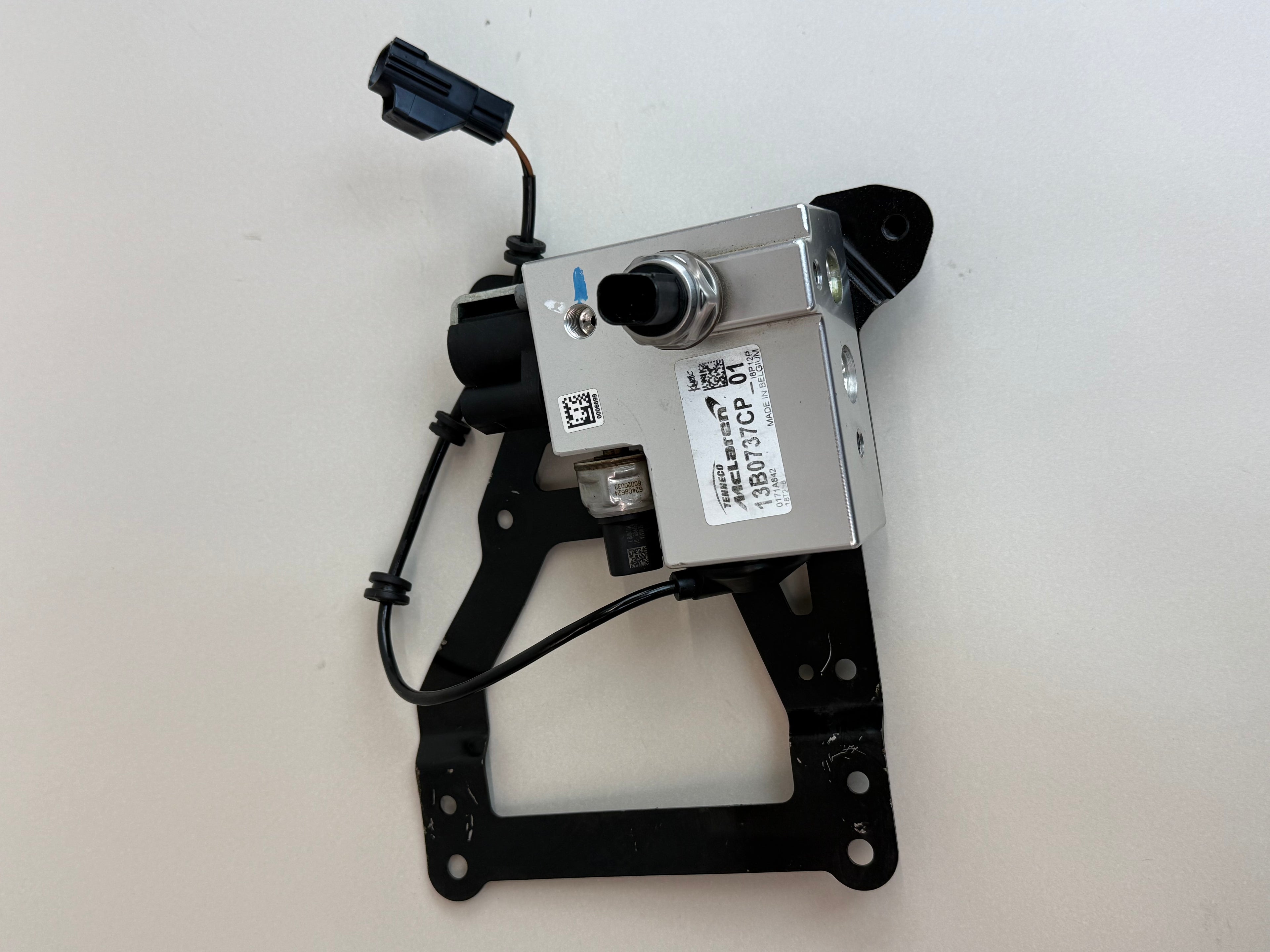 McLaren 570S 540C 570GT Hydraulic Suspension Valve Block Assembly 13B0737CP 13B0738CP 2016-2021