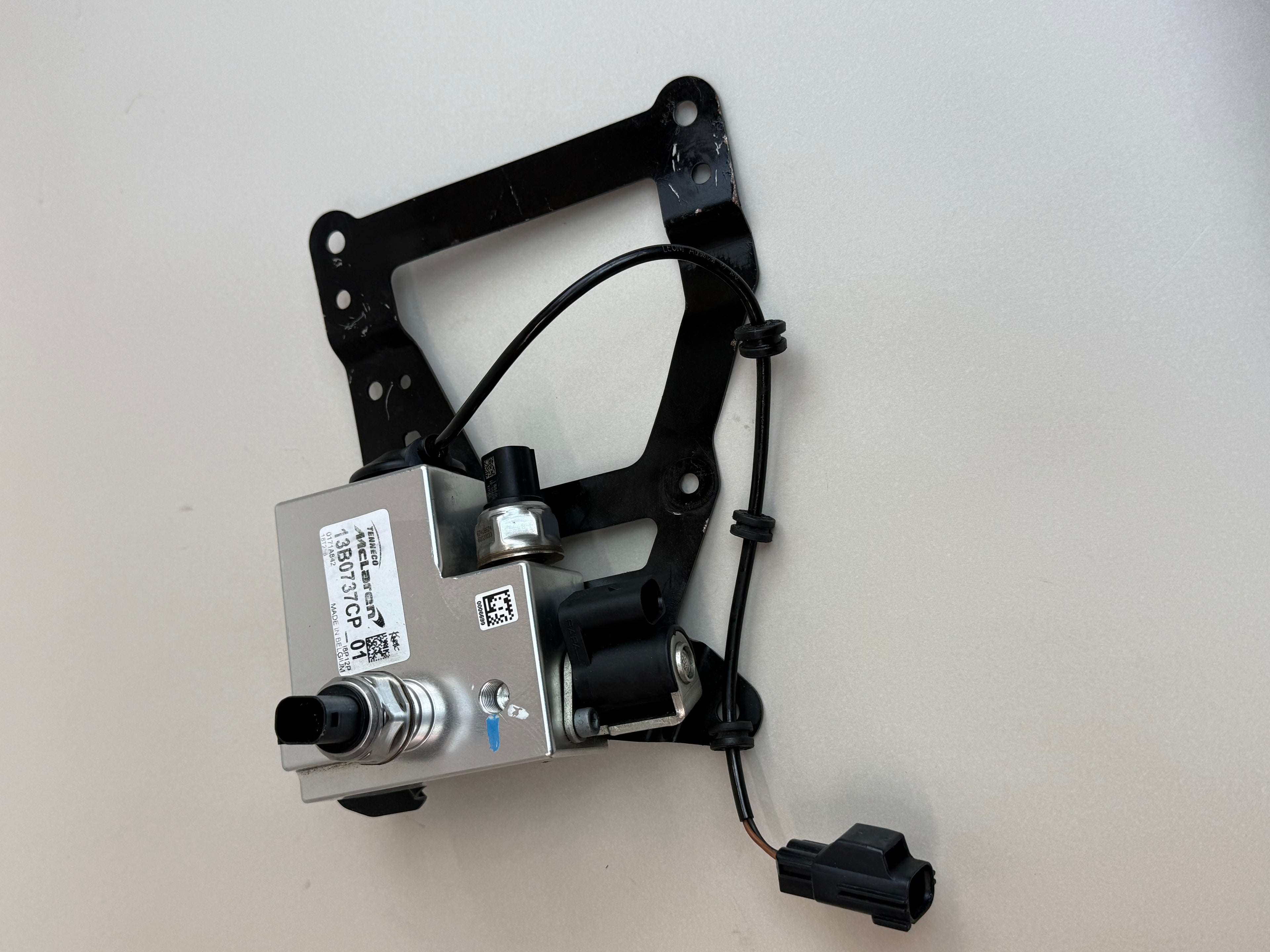 McLaren 570S 540C 570GT Hydraulic Suspension Valve Block Assembly 13B0737CP 13B0738CP 2016-2021