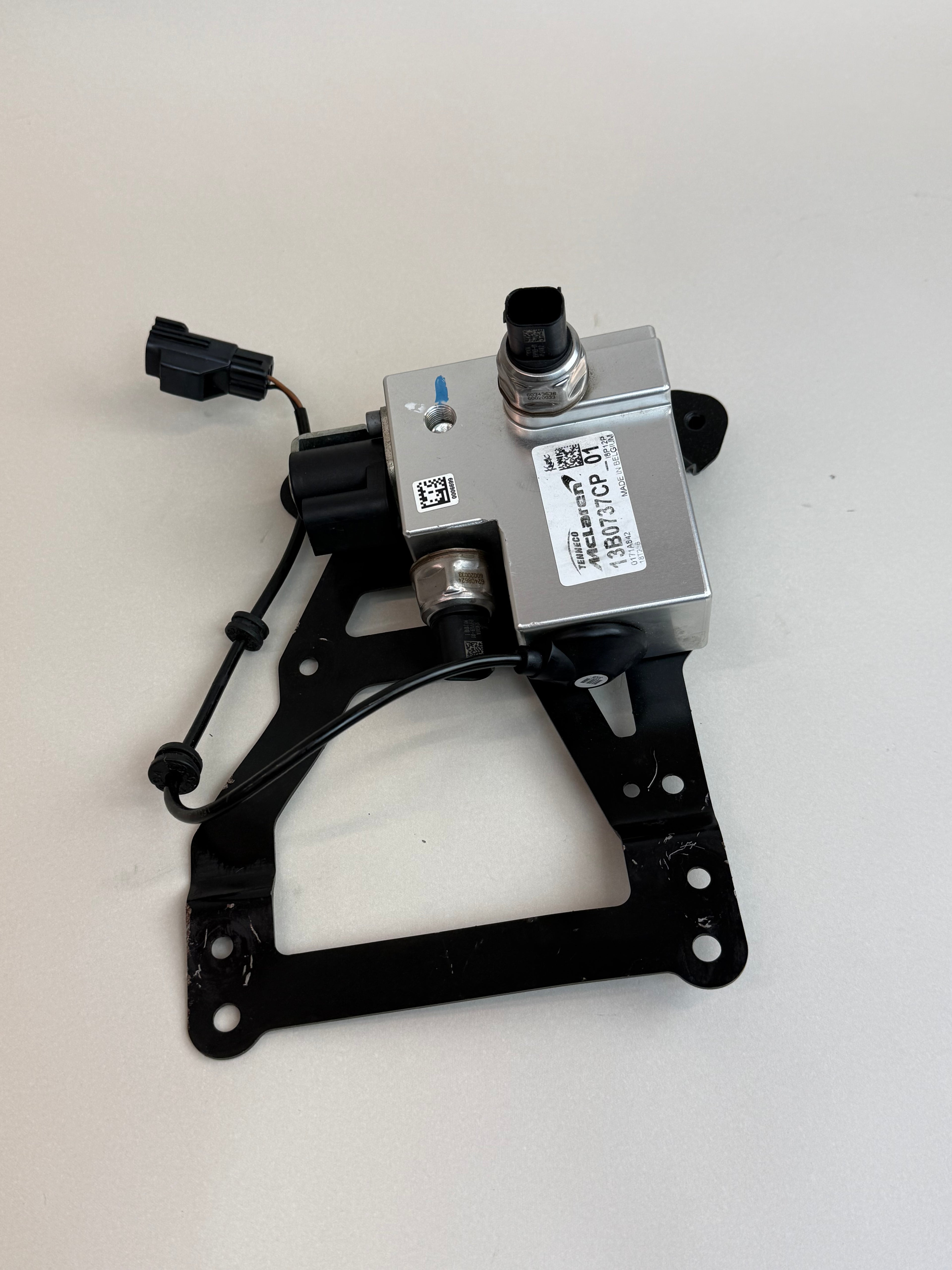 McLaren 570S 540C 570GT Hydraulic Suspension Valve Block Assembly 13B0737CP 13B0738CP 2016-2021
