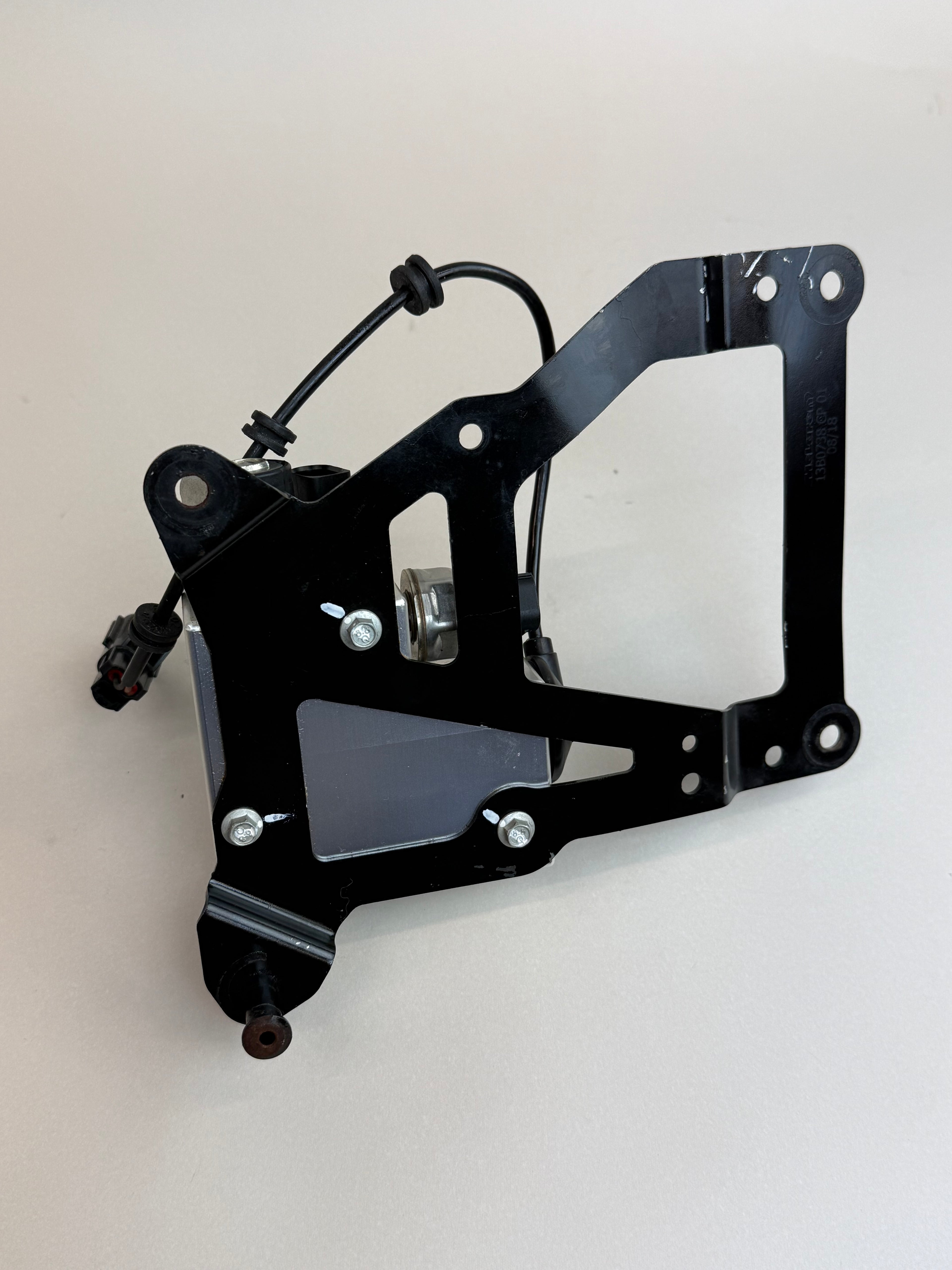 McLaren 570S 540C 570GT Hydraulic Suspension Valve Block Assembly 13B0737CP 13B0738CP 2016-2021