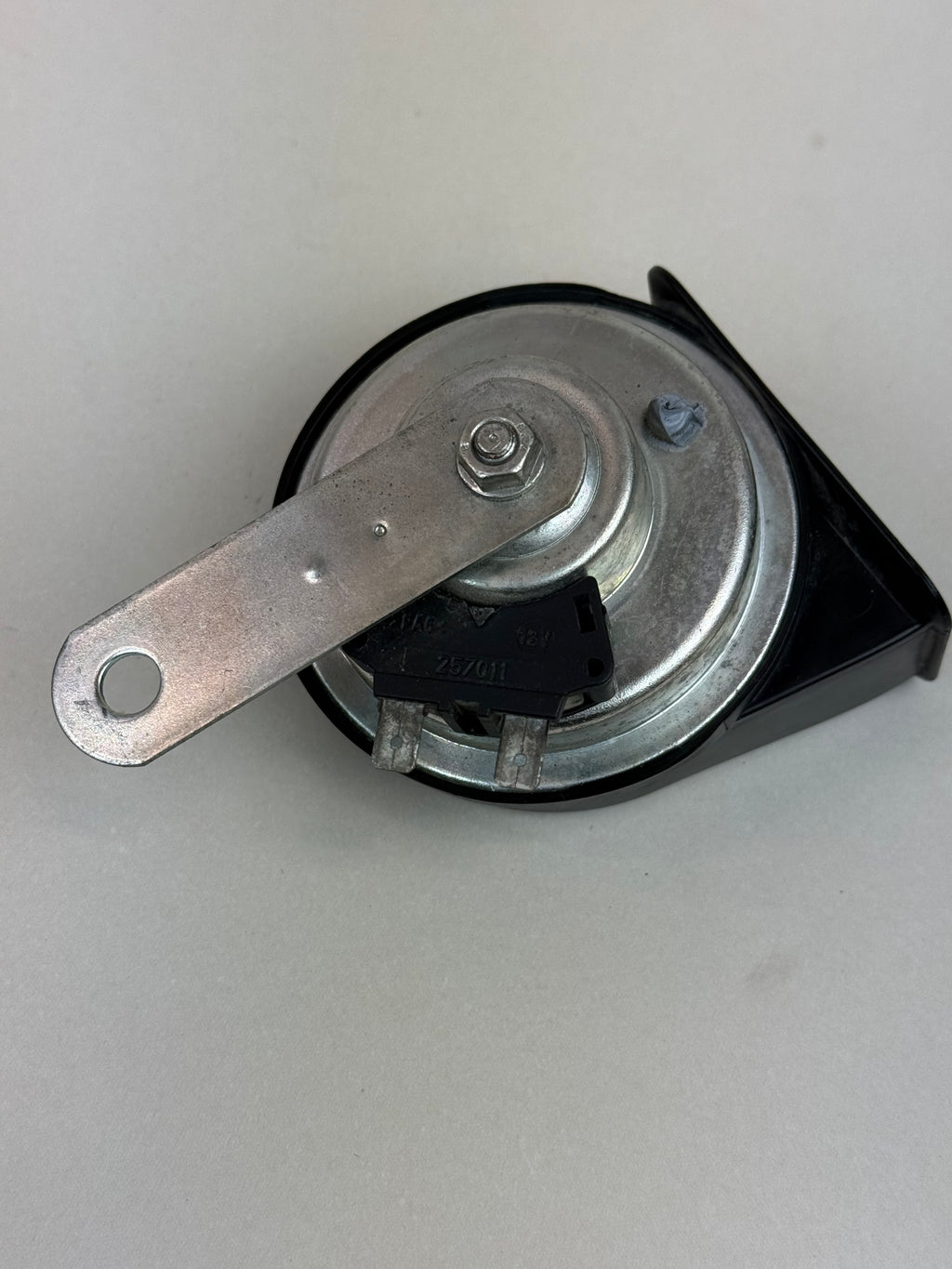 McLaren 570S 540C 570GT Horn Assembly 11M2699CP 2016-2021