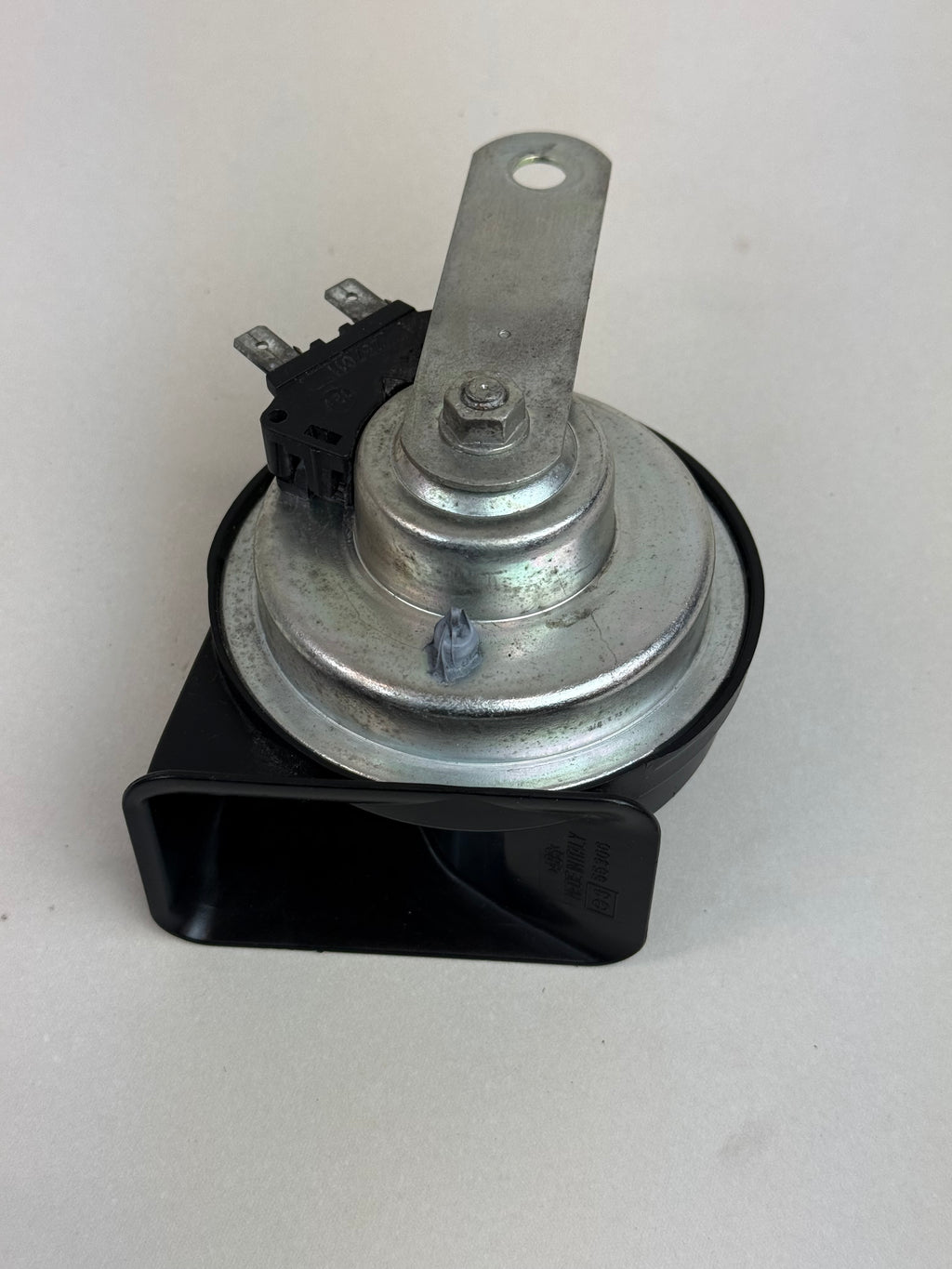 McLaren 570S 540C 570GT Horn Assembly 11M2699CP 2016-2021