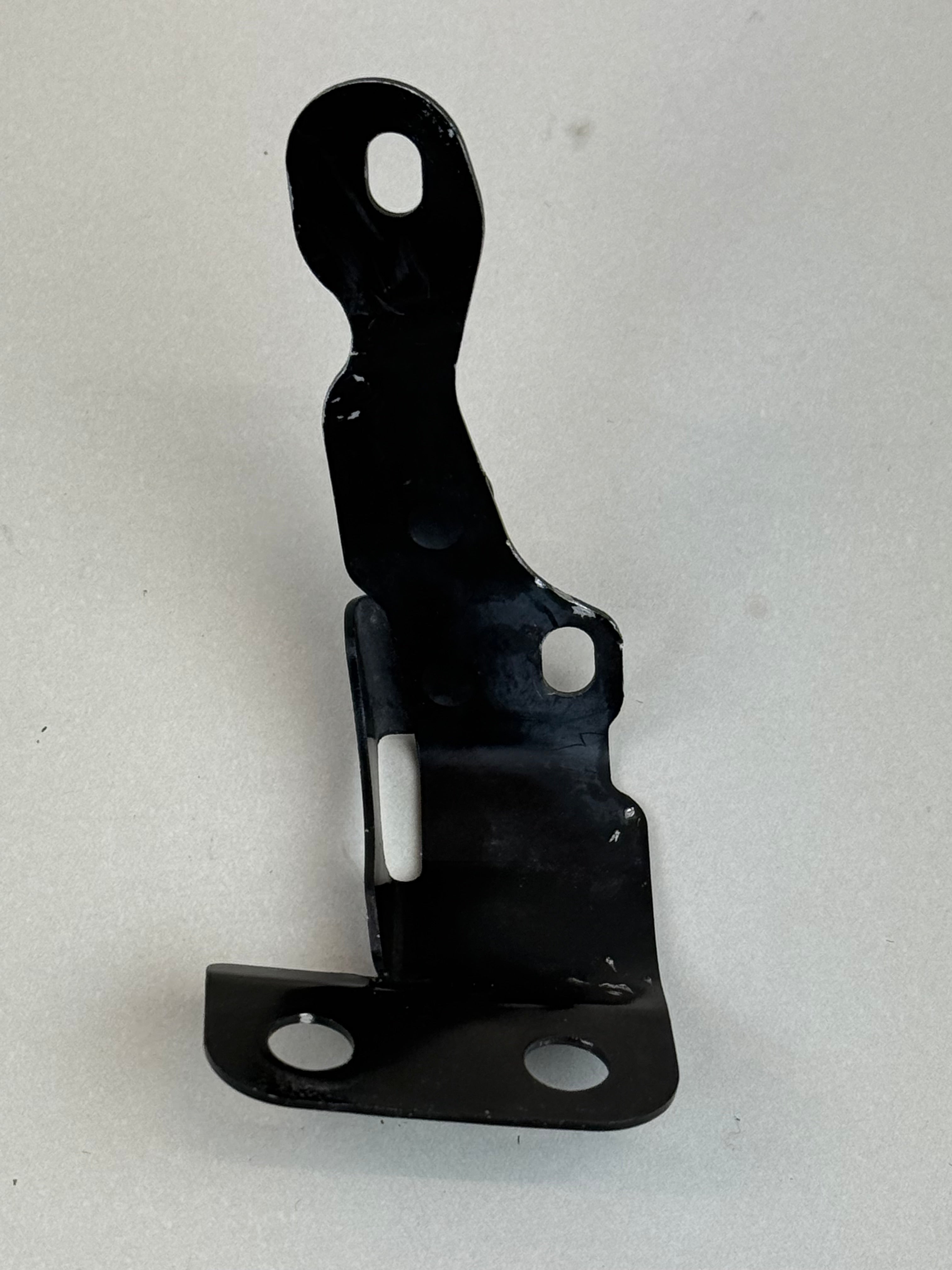 McLaren 570S 540C 570GT RH Right Front Fender Mounting Bracket 13A4703CP 2016-2021