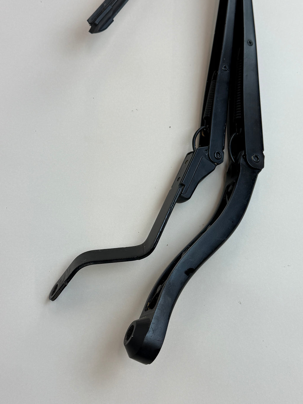 McLaren 570S 540C 570GT LH Left Windshield Wiper Arm Assembly 13A5860CP 2016-2021