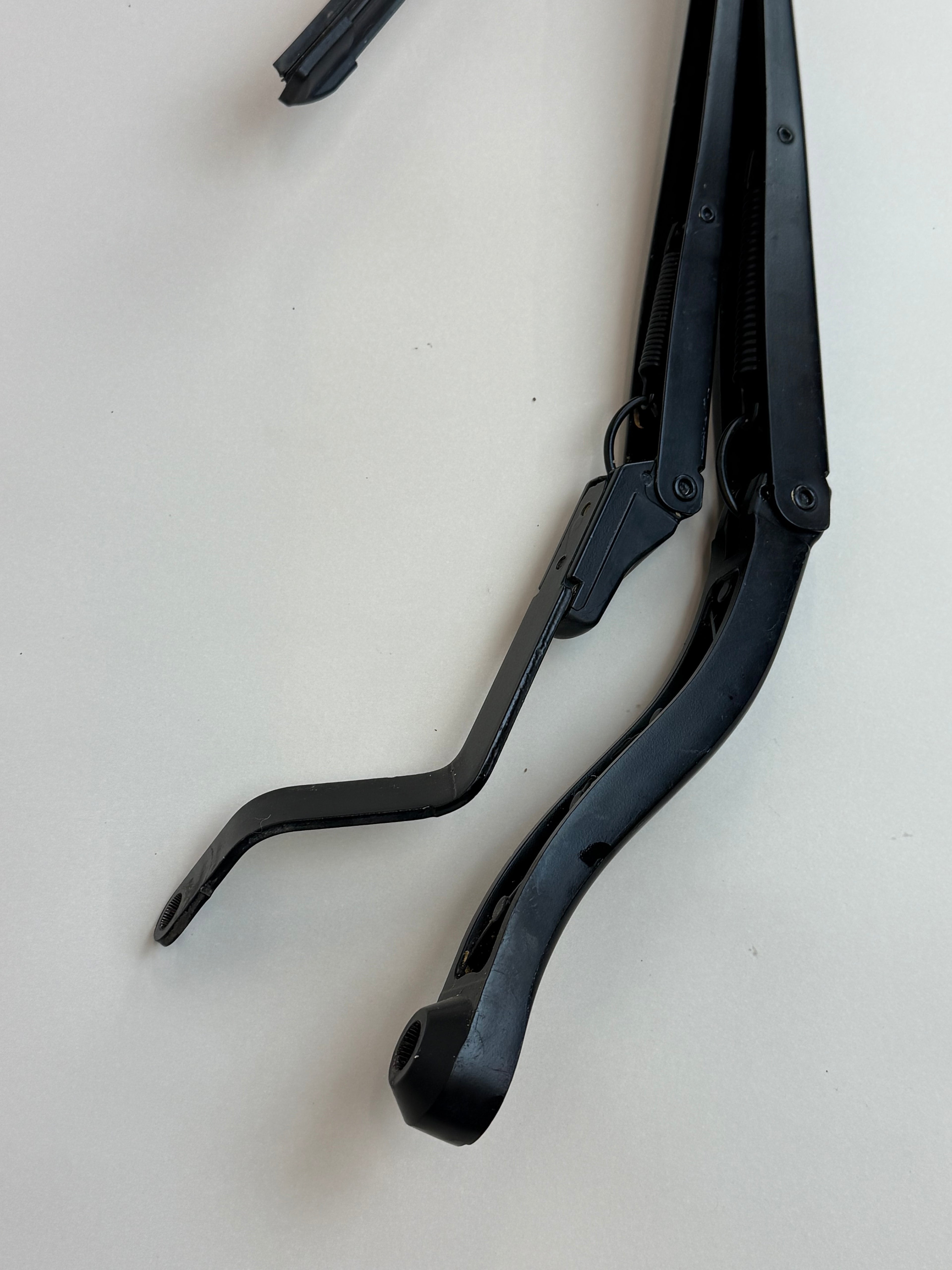 McLaren 570S 540C 570GT LH Left Windshield Wiper Arm Assembly 13A5860CP 2016-2021