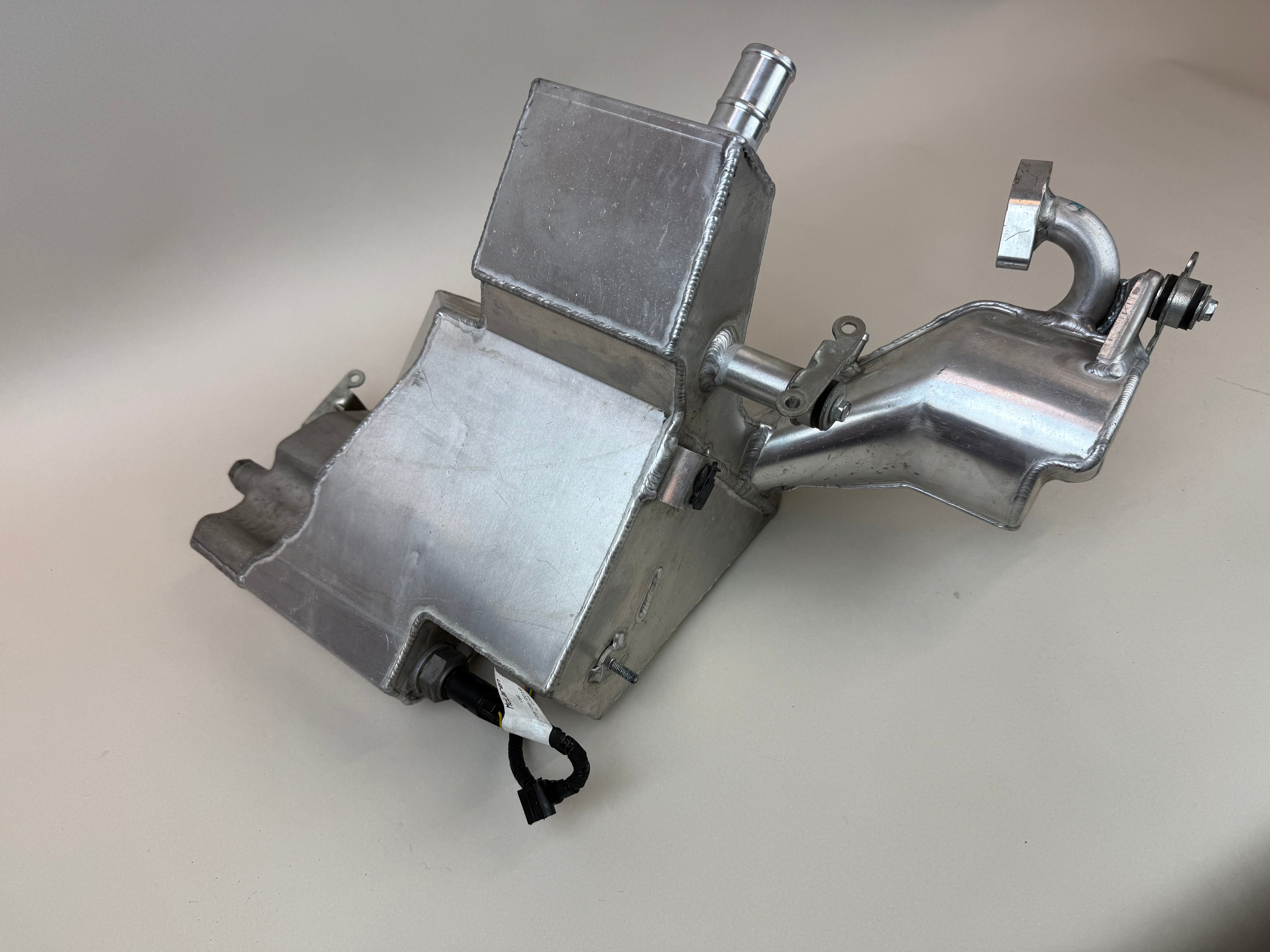 McLaren 570S 540C 570GT Engine Oil Reservoir Tank Assembly 11F1178CP.03 2016-2021