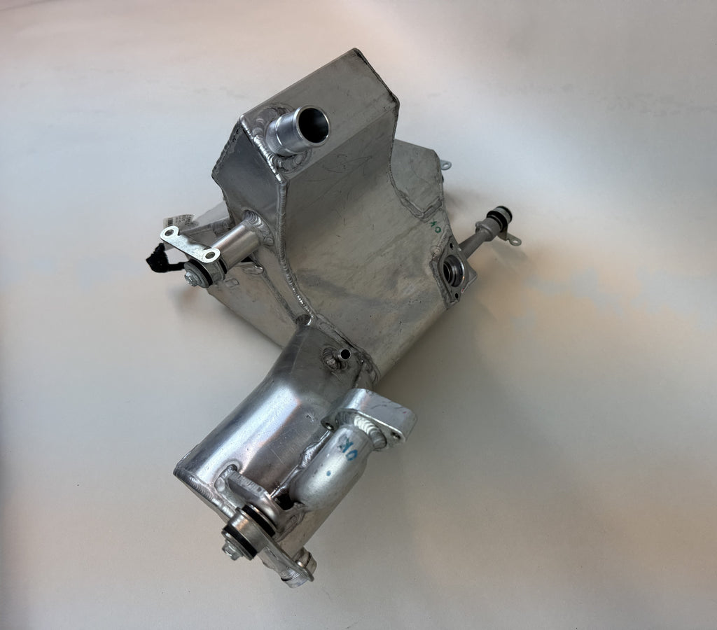 McLaren 570S 540C 570GT Engine Oil Reservoir Tank Assembly 11F1178CP.03 2016-2021